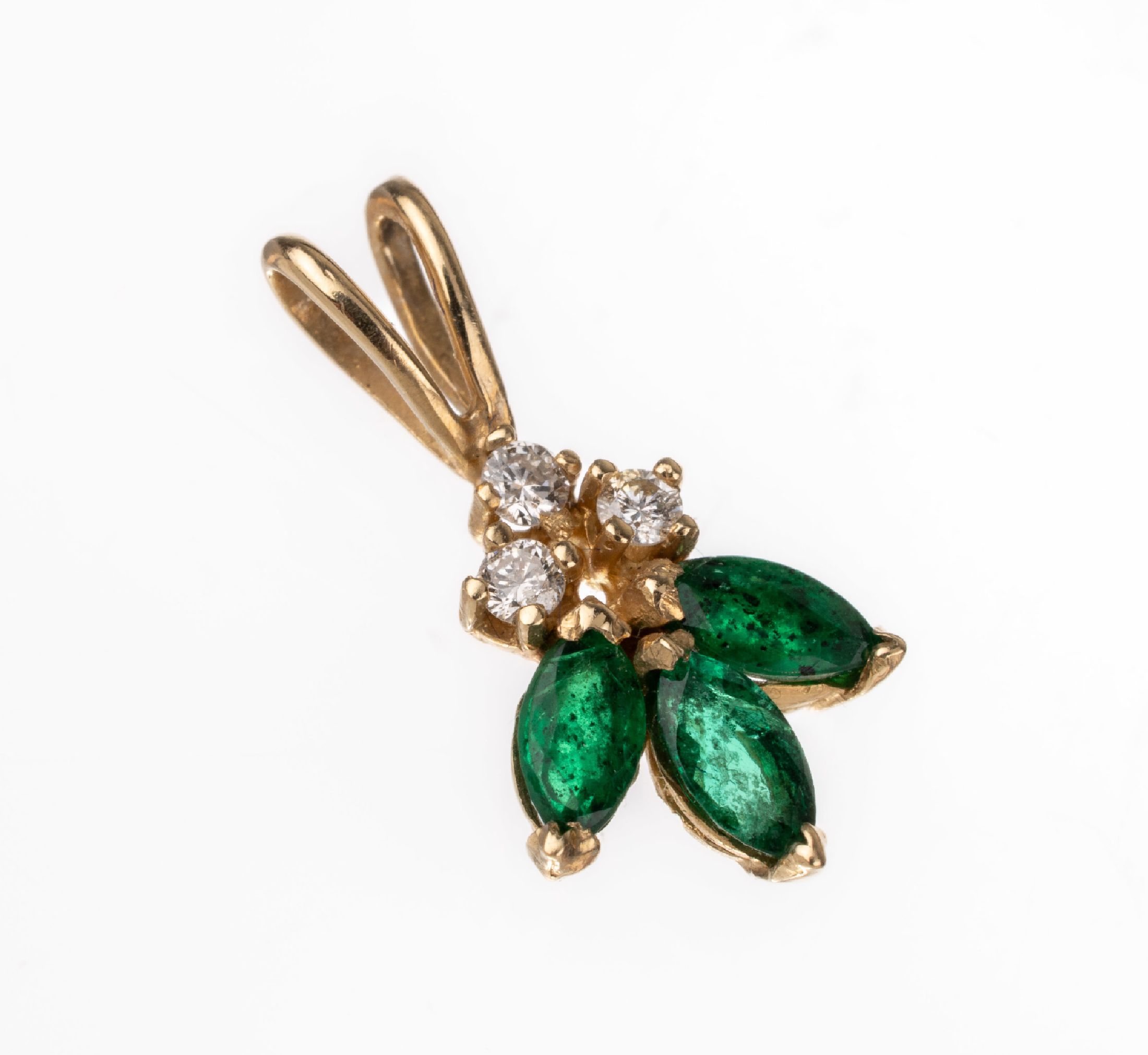 14 kt Gold Smaragd-Brillant-Anhänger, GG 585/000 gepr., 3 Smaragd-Navettes zus. ca. 0.15 ct, 3 Brillanten zus. ca. 0.03 ct Weiß/si, ca. 0.6 g, L. ...