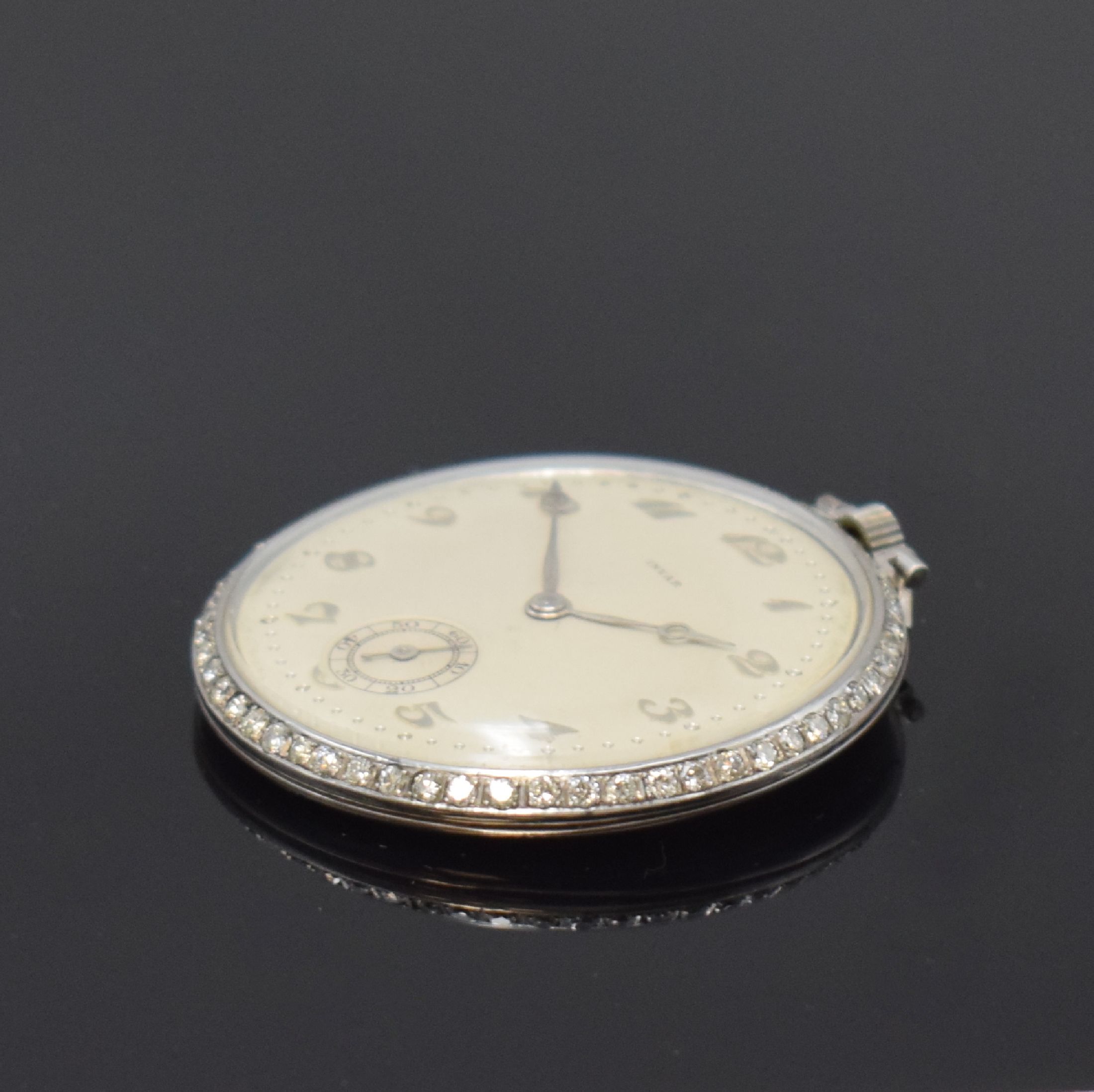 Detail c: INVAR diamantbesetzte Frackuhr in Platin, Schweiz um 1920, 2-tlg. Geh., aufgedr. Boden innen bez. "Platine Garanti", Diamant-bes. Lünette, ...