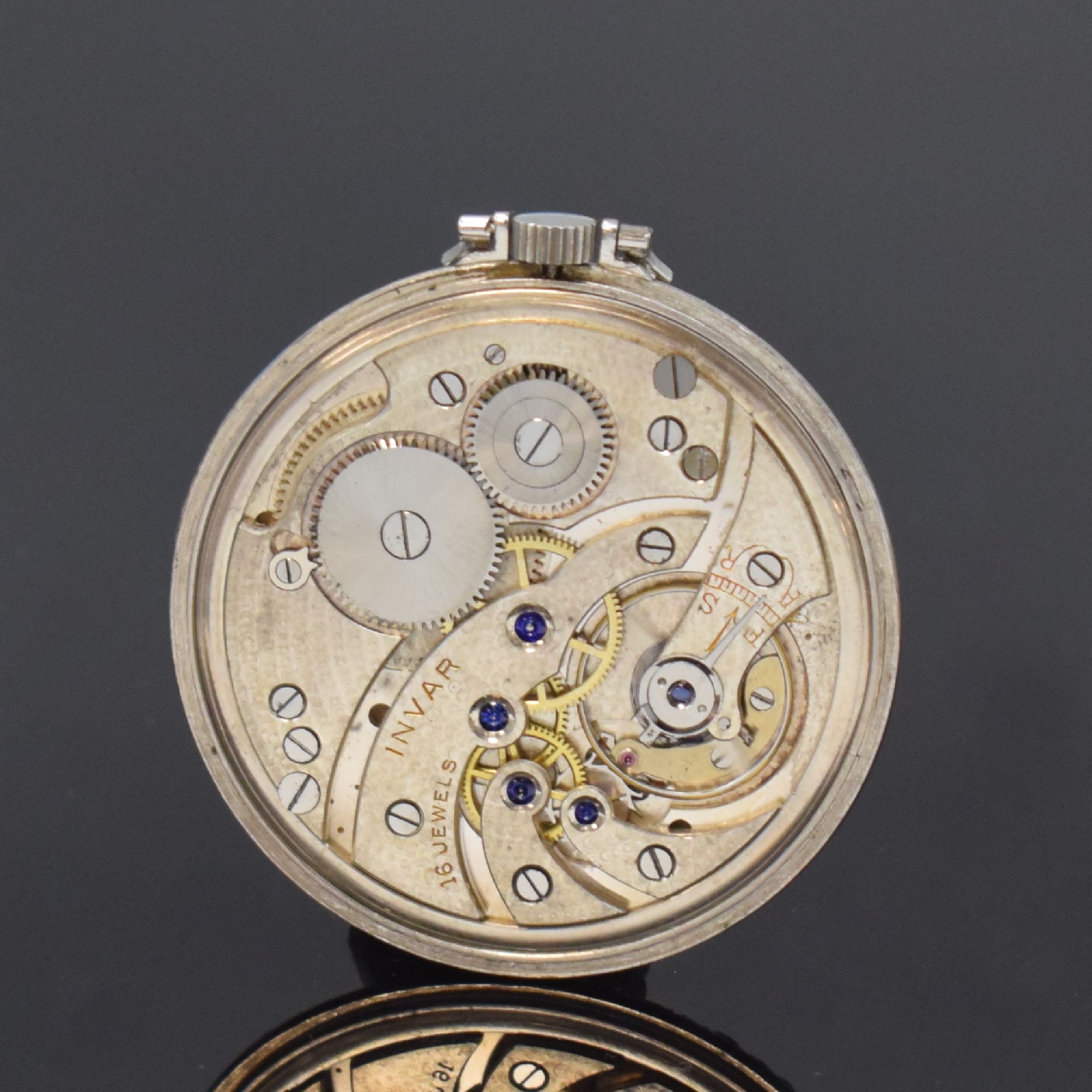 Detail d: INVAR diamantbesetzte Frackuhr in Platin, Schweiz um 1920, 2-tlg. Geh., aufgedr. Boden innen bez. "Platine Garanti", Diamant-bes. Lünette, ...