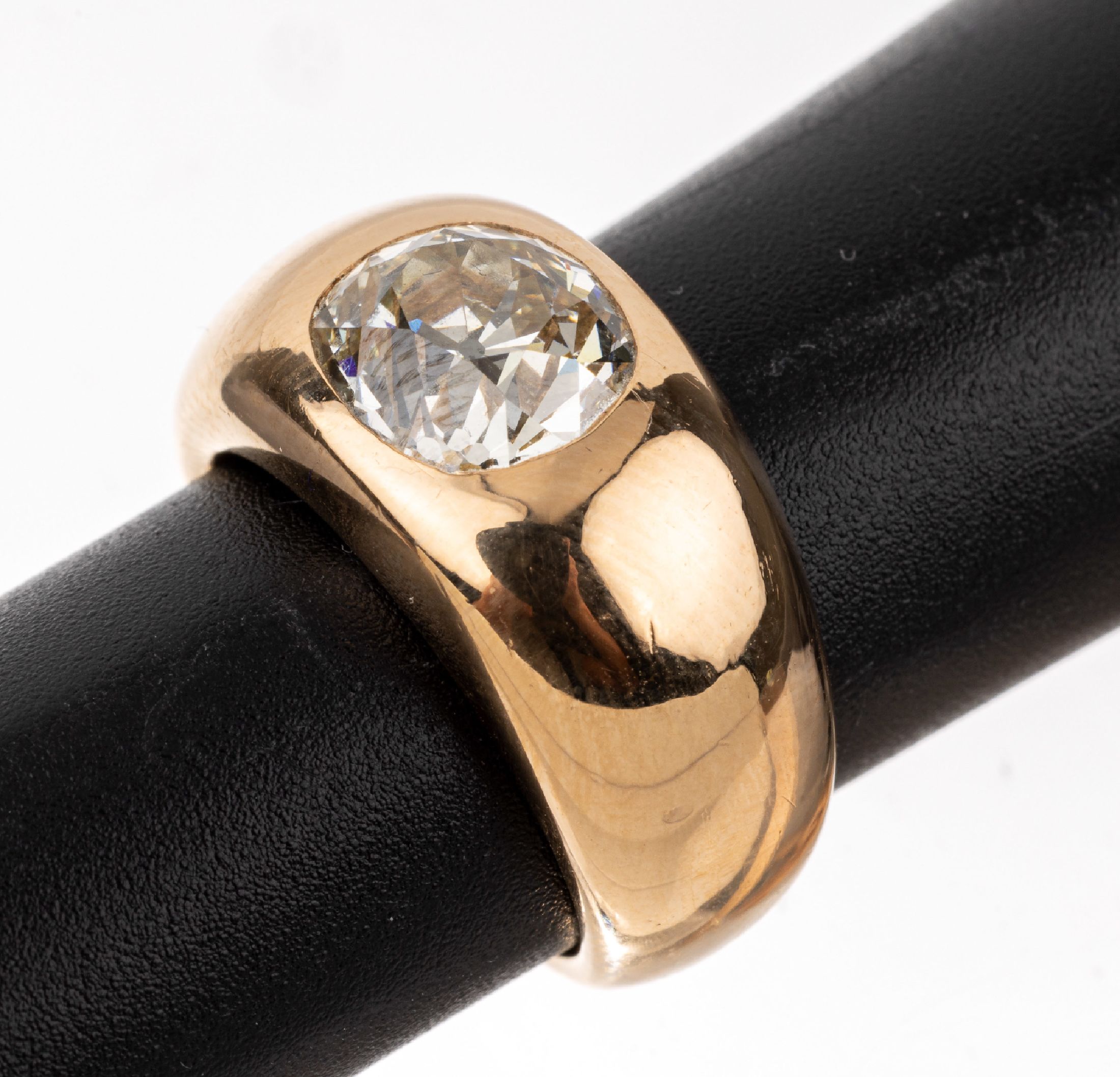 18 kt Gold Diamant-Ring, RoseG 750/000, Einzelanfertigung im Kundenauftrag, 1 Cushion-Cut Diamant ca. 2-2.50 ct light yellow/vs2, ca. 12.4 g, RW 49.5