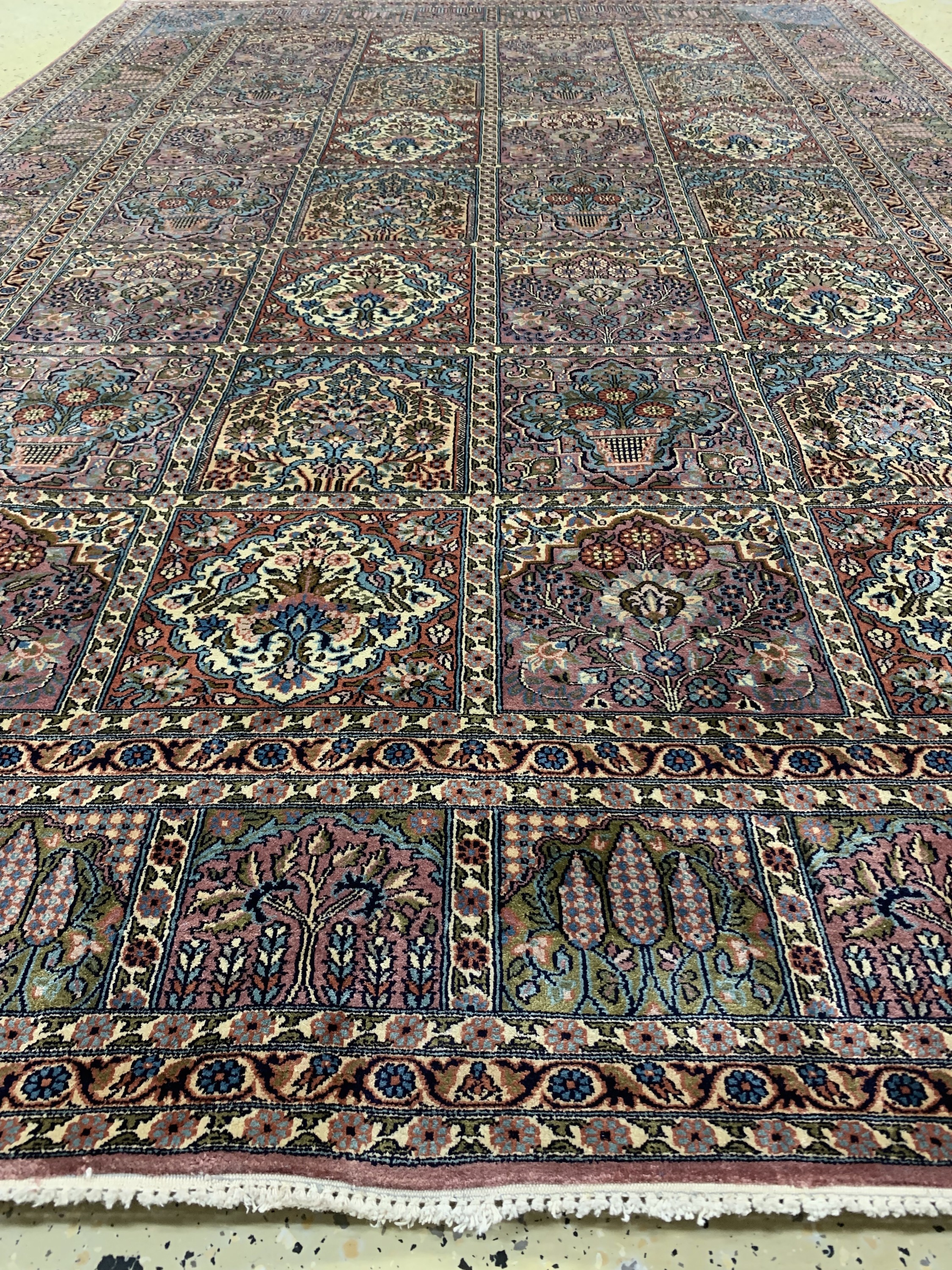 Detail c: Kashmir, Indien, ca. 40 Jahre, merzerisierte Baumwolle, ca. 272 x 183 cm, EHZ: 2