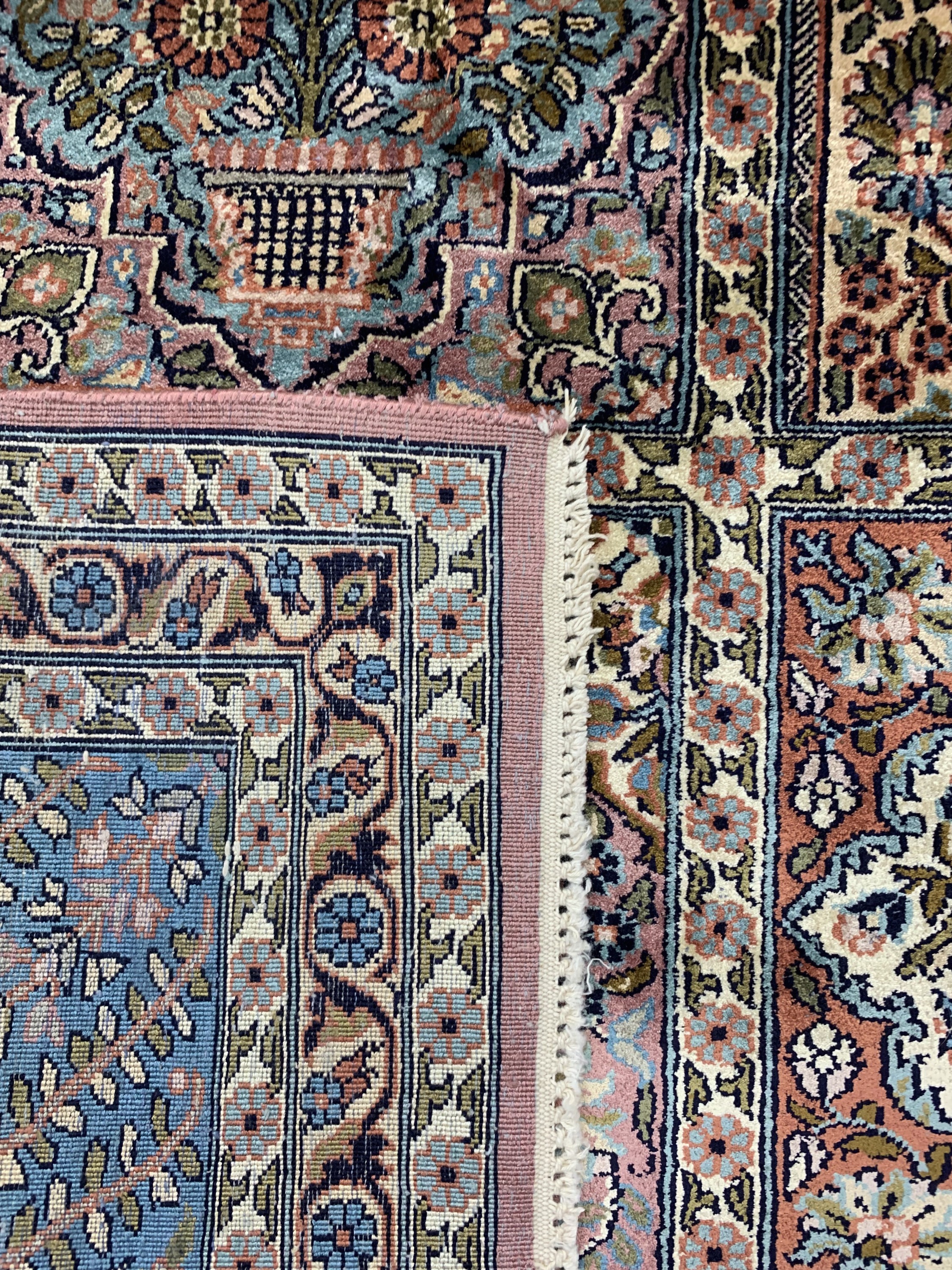 Detail d: Kashmir, Indien, ca. 40 Jahre, merzerisierte Baumwolle, ca. 272 x 183 cm, EHZ: 2