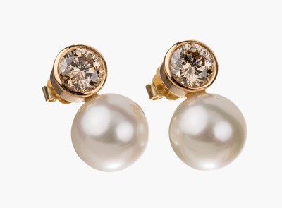 Image 26725830 - Pair of 18 kt gold diamond-pearl-earrings