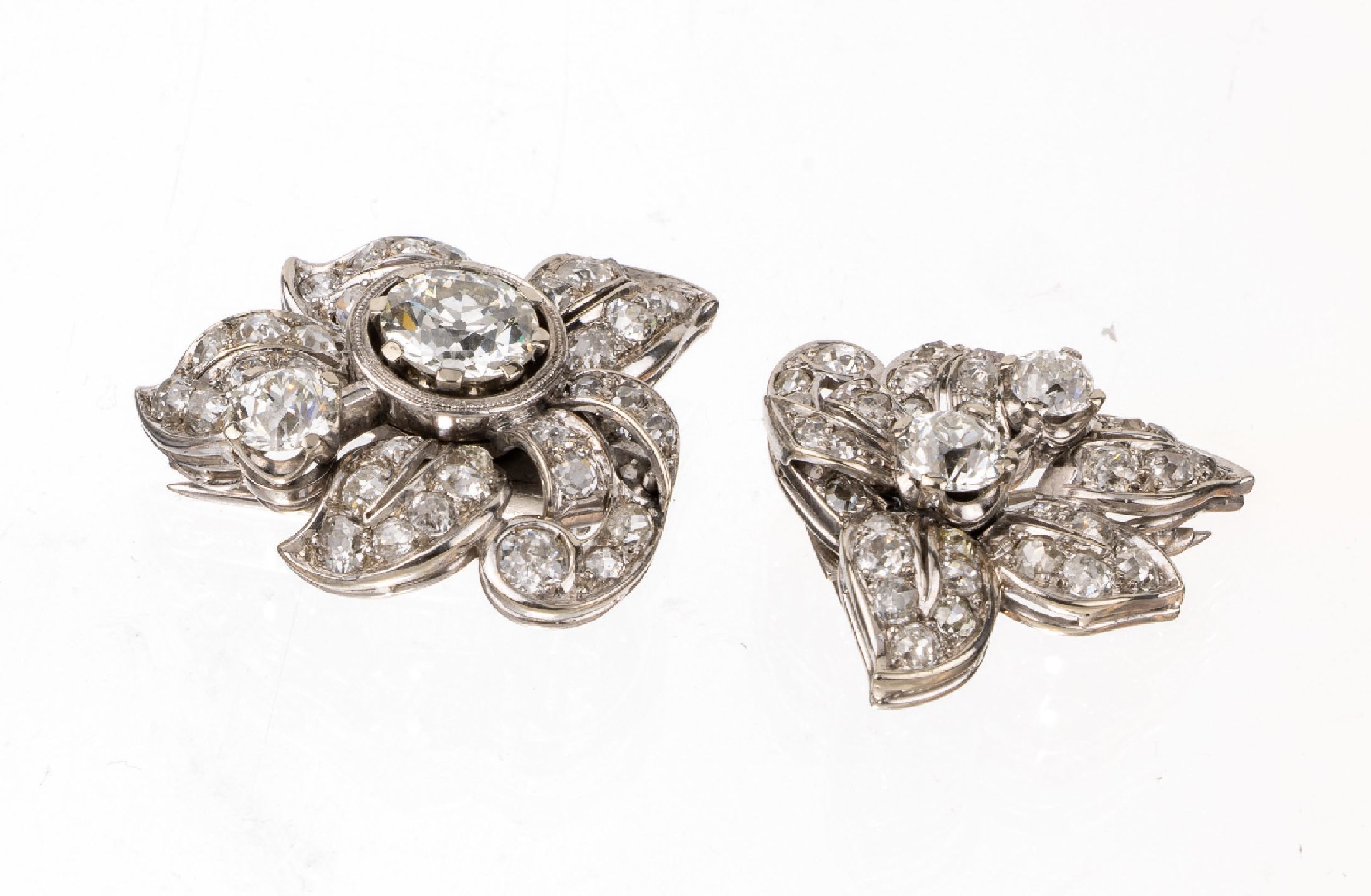 Detail b: OTTO KLEIN 14 kt Gold Diamant-Armreif, WG 585/000, Verzierungen abnehmbar und jeweils als Clips tragbar, asymm. Aufbau, 1 Altschliff-Diamant ca. ...