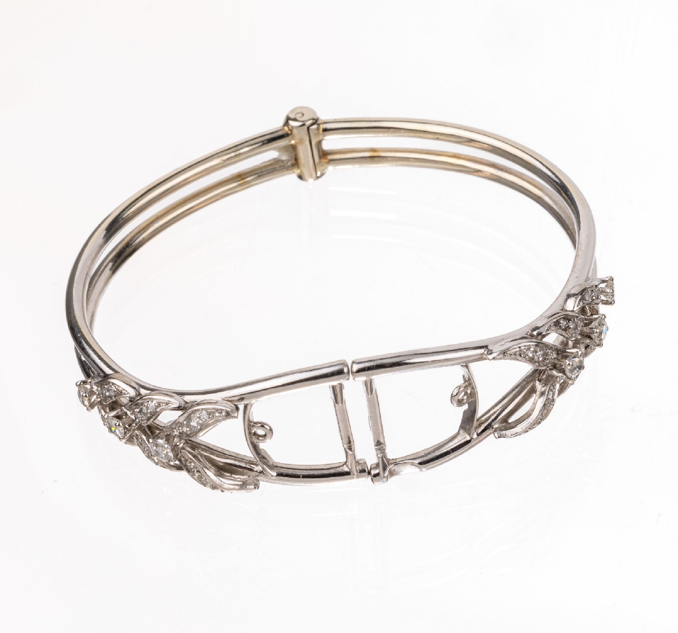 Detail c: OTTO KLEIN 14 kt Gold Diamant-Armreif, WG 585/000, Verzierungen abnehmbar und jeweils als Clips tragbar, asymm. Aufbau, 1 Altschliff-Diamant ca. ...