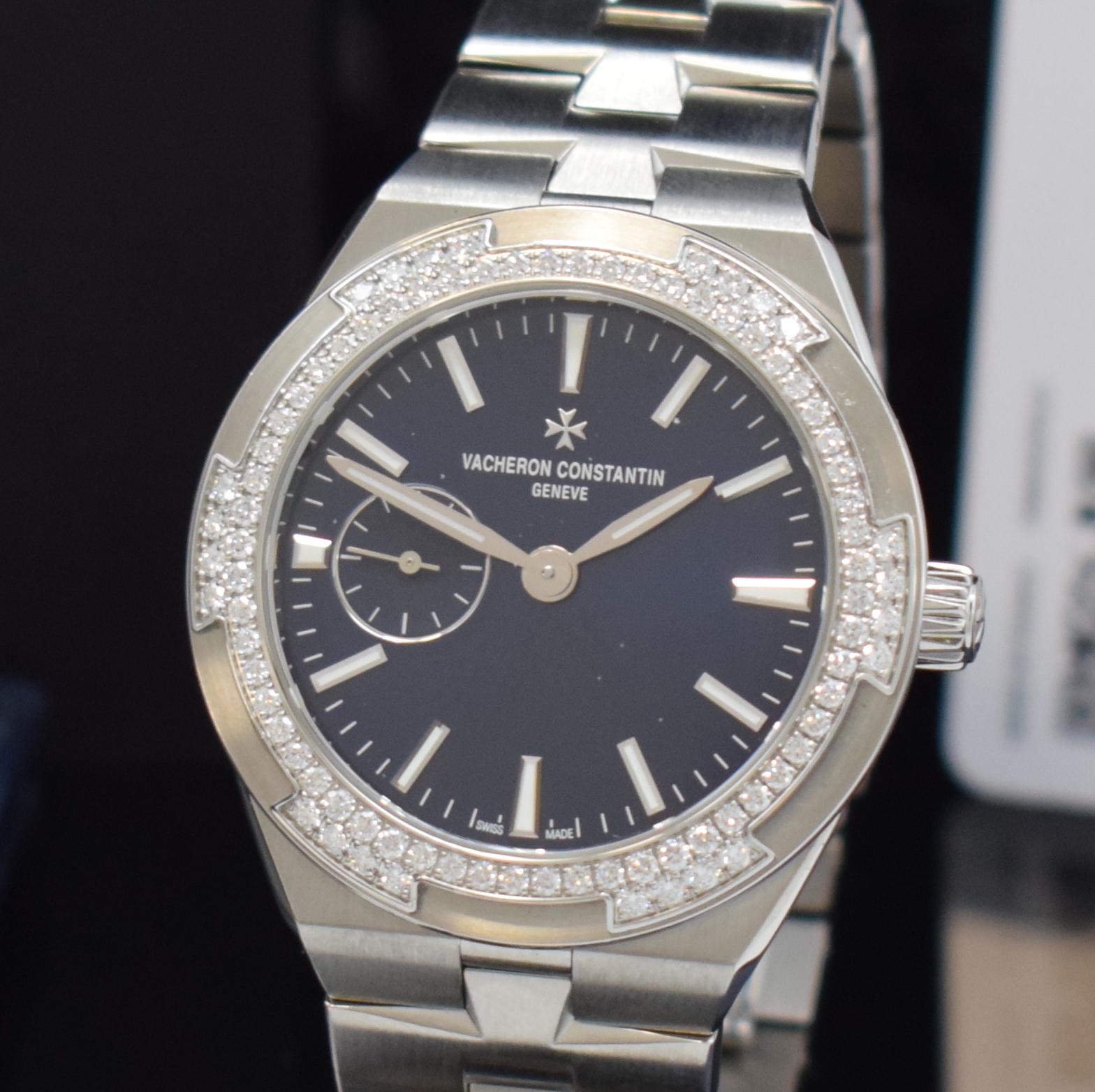 Detail a: VACHERON & CONSTANTIN Damenarmbanduhr Serie Overseas Referenz 2305V/100A-B170, Automatik, Edelstahlgeh. inkl. Gliederband m. dopp. Faltschl., zus. ...