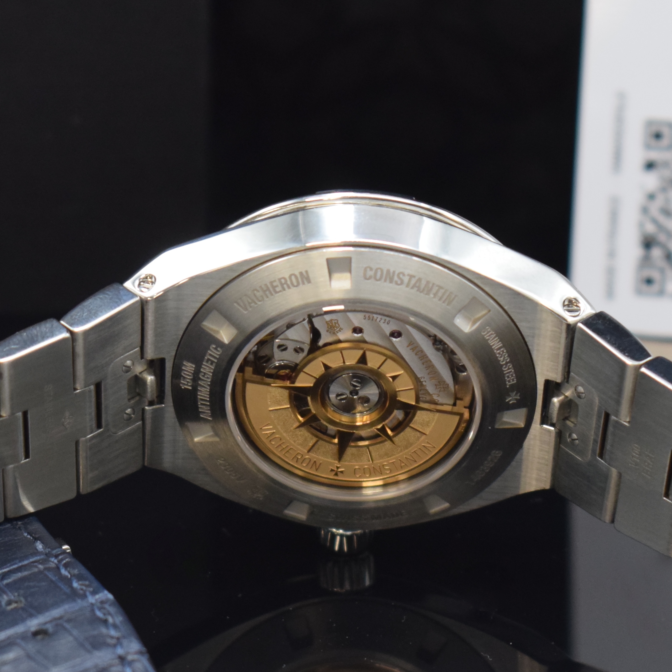 Detail e: VACHERON & CONSTANTIN Damenarmbanduhr Serie Overseas Referenz 2305V/100A-B170, Automatik, Edelstahlgeh. inkl. Gliederband m. dopp. Faltschl., zus. ...