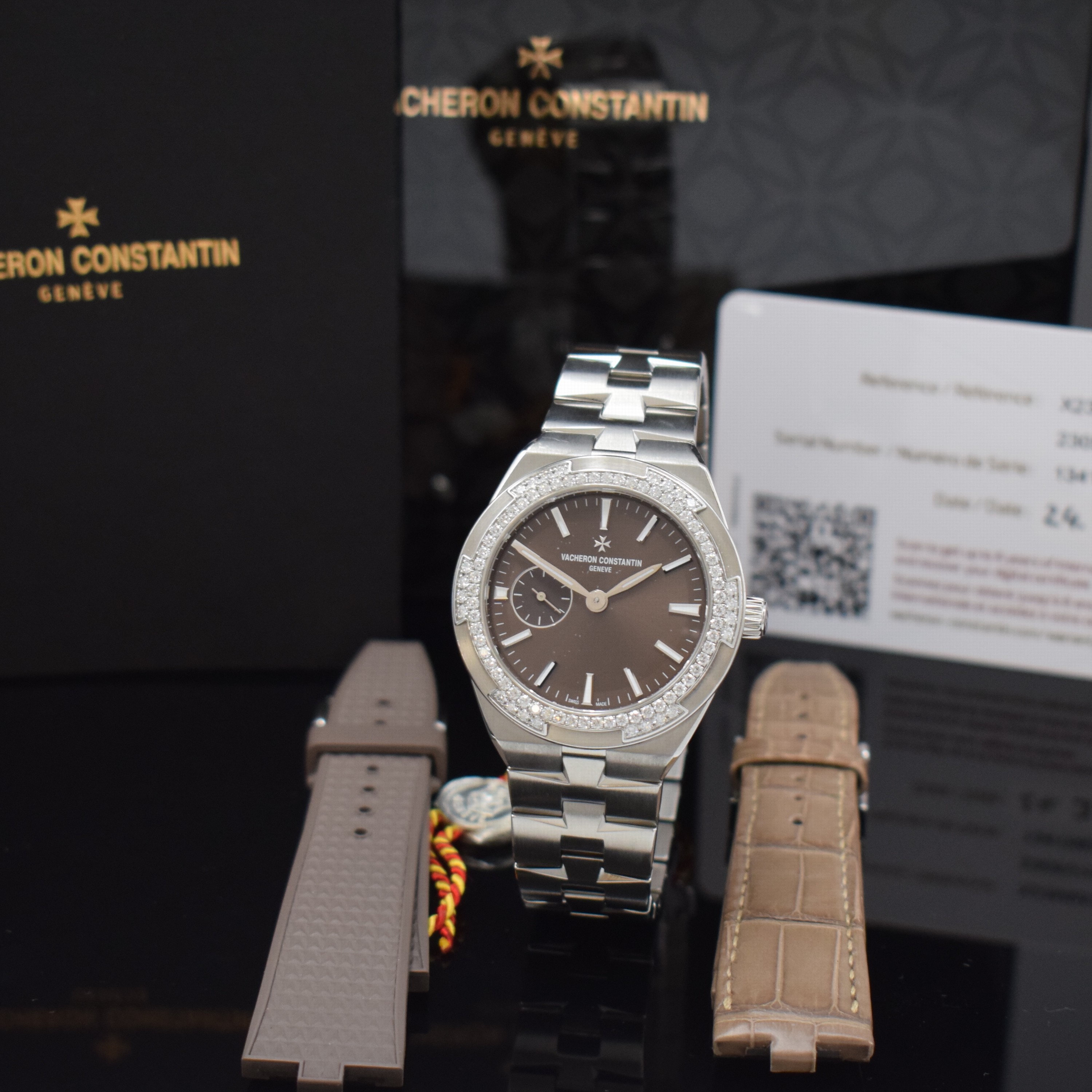 VACHERON & CONSTANTIN Damenarmbanduhr Serie Overseas Referenz 2305V/100A-B171, Automatik, Edelstahlgeh. inkl. Gliederband m. dopp. Faltschl., zus. ...