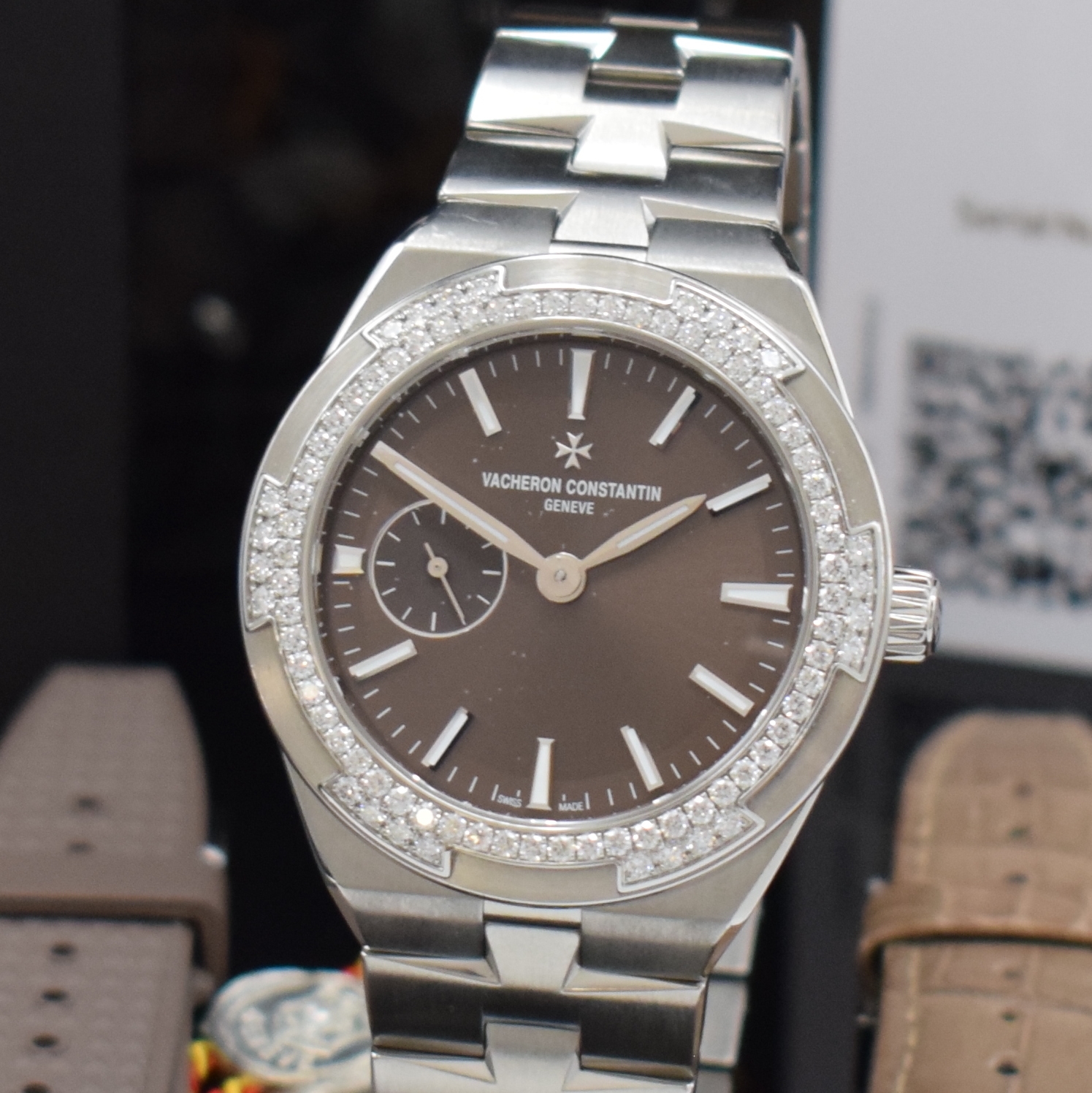 Detail a: VACHERON & CONSTANTIN Damenarmbanduhr Serie Overseas Referenz 2305V/100A-B171, Automatik, Edelstahlgeh. inkl. Gliederband m. dopp. Faltschl., zus. ...
