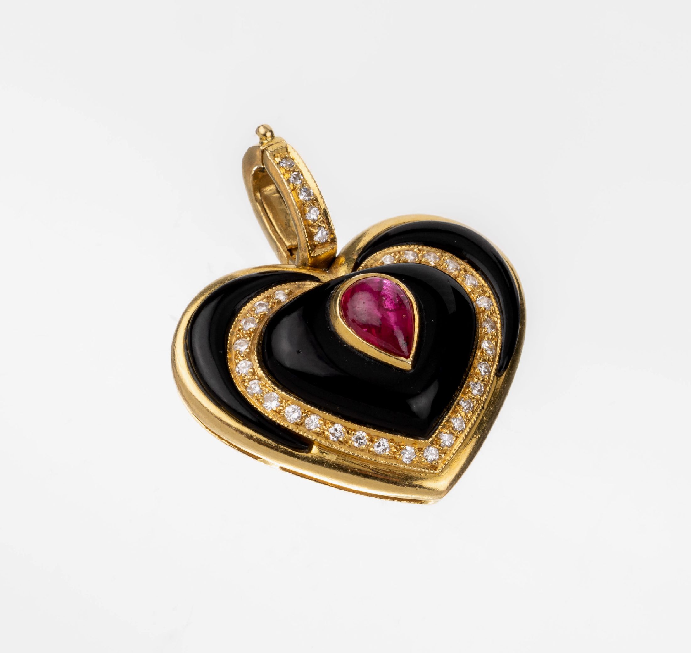 18 kt Gold Rubin-Brillant-Onyx-Clipanhänger, GG 750/000, Herz, mittig tropfenf. Rubin ca. 0.40 ct, 32 Brillanten zus. ca. 0.30 ct feines ...