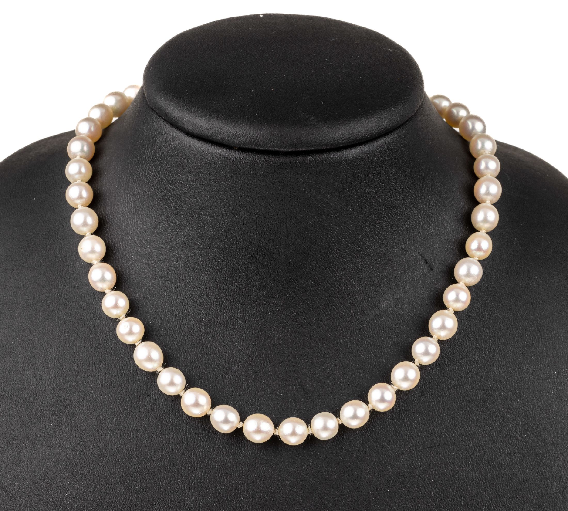 Akoyazuchtperl-Collier mit 14 kt Gold Schließe, WG 585/000, 70 Akoyazuchtperlen, D. ca. 7 mm, L. ca. 62cm