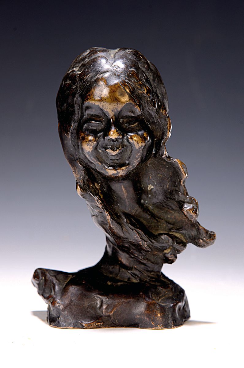 Frauenbüste, um 1900, unleserlich signiert, junge Frau mit wehendem Haar, Bronze, patiniert, H. ca. 17.5 cm