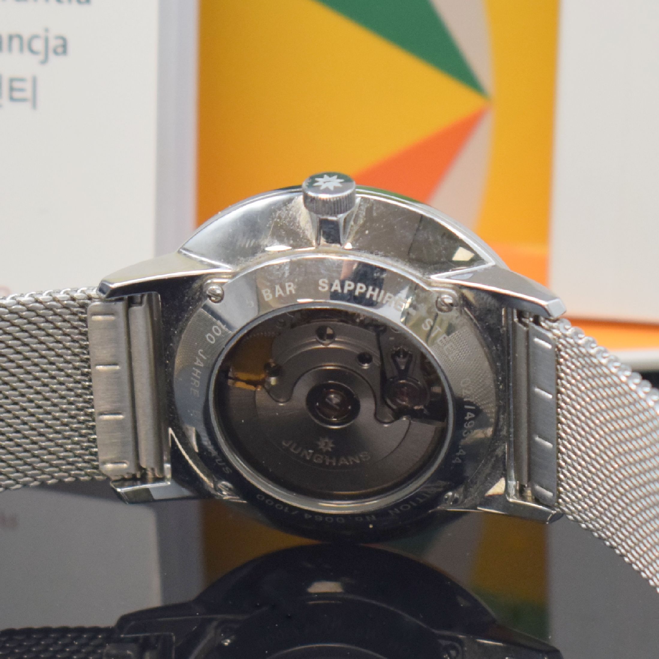 Detail d: JUNGHANS Form A 100 Jahre Bauhaus auf 1000 Stück limitierte Herrenarmbanduhr in Stahl, Deutschland um 2019, Automatik, beids. vergl. Geh., Boden ...