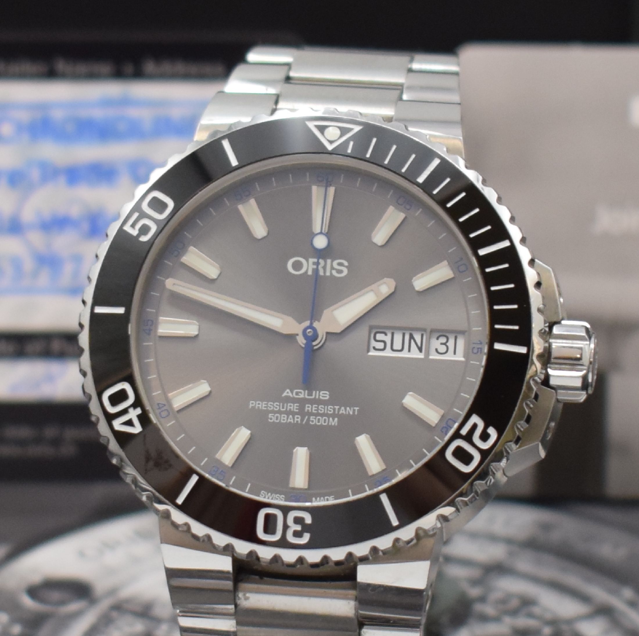 Detail a: ORIS Aquis Herrenarmbanduhr in Edelstahl Referenz 01 752 7733, Schweiz verk. lt. beil. Pap. 08/2017, Automatik, Boden u. Krone verschr., orig. ...