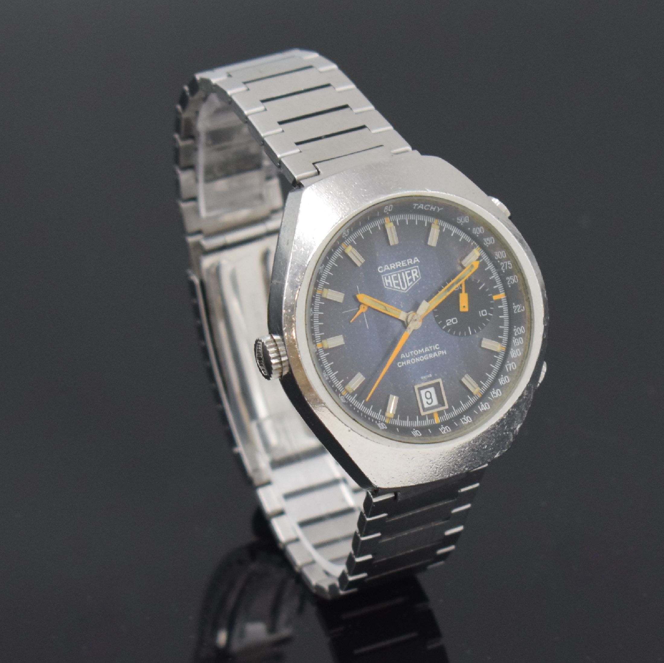 Detail b: HEUER Armbandchronograph Carrera Referenz 150.573 B, Automatik, Schweiz um 1974, verschr. Edelstahlgeh. inkl. orig. Gliederband m. Faltschl., orig. ...