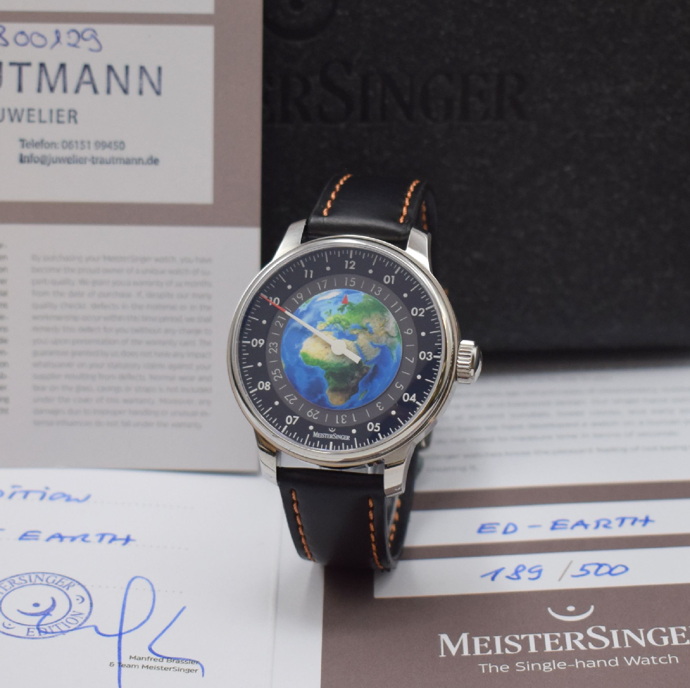 MEISTERSINGER Planet Earth auf 500 Stück limitierte Herrenarmbanduhr in Stahl, Schweiz um 2021, Automatik, beids. vergl. Geh. inkl. orig. Lederband ...