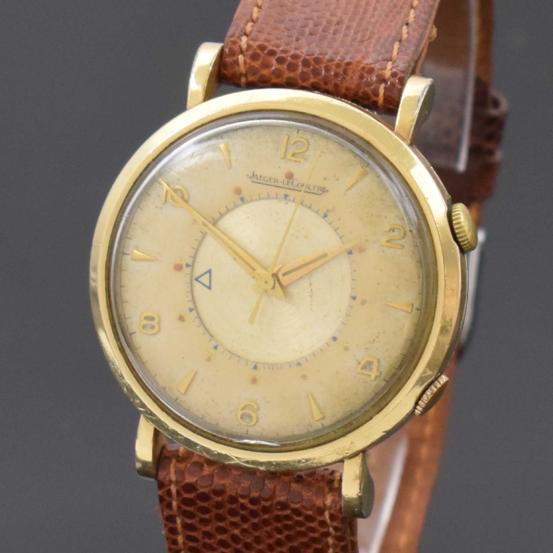 Detail a: Jaeger-LeCoultre Armbandwecker Memovox, Handaufzug, Schweiz für den US-Markt um 1957, GG-Filled-Geh., Boden aufgedr., silberfarb. orig. Blatt ...