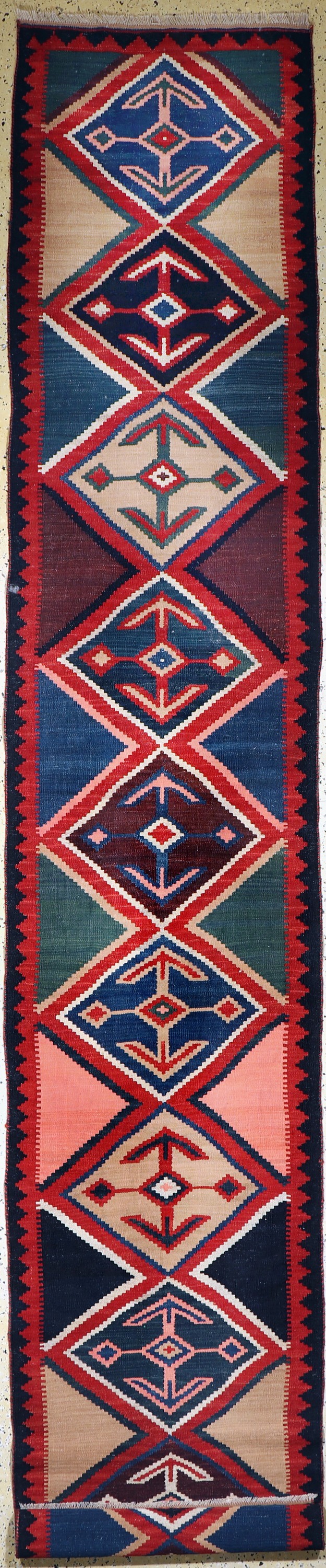 Gabbeh Kelim"Galerie", Persien, ca. 50 Jahre, Wolle auf Wolle, ca. 520 x 82 cm, EHZ: 1-2