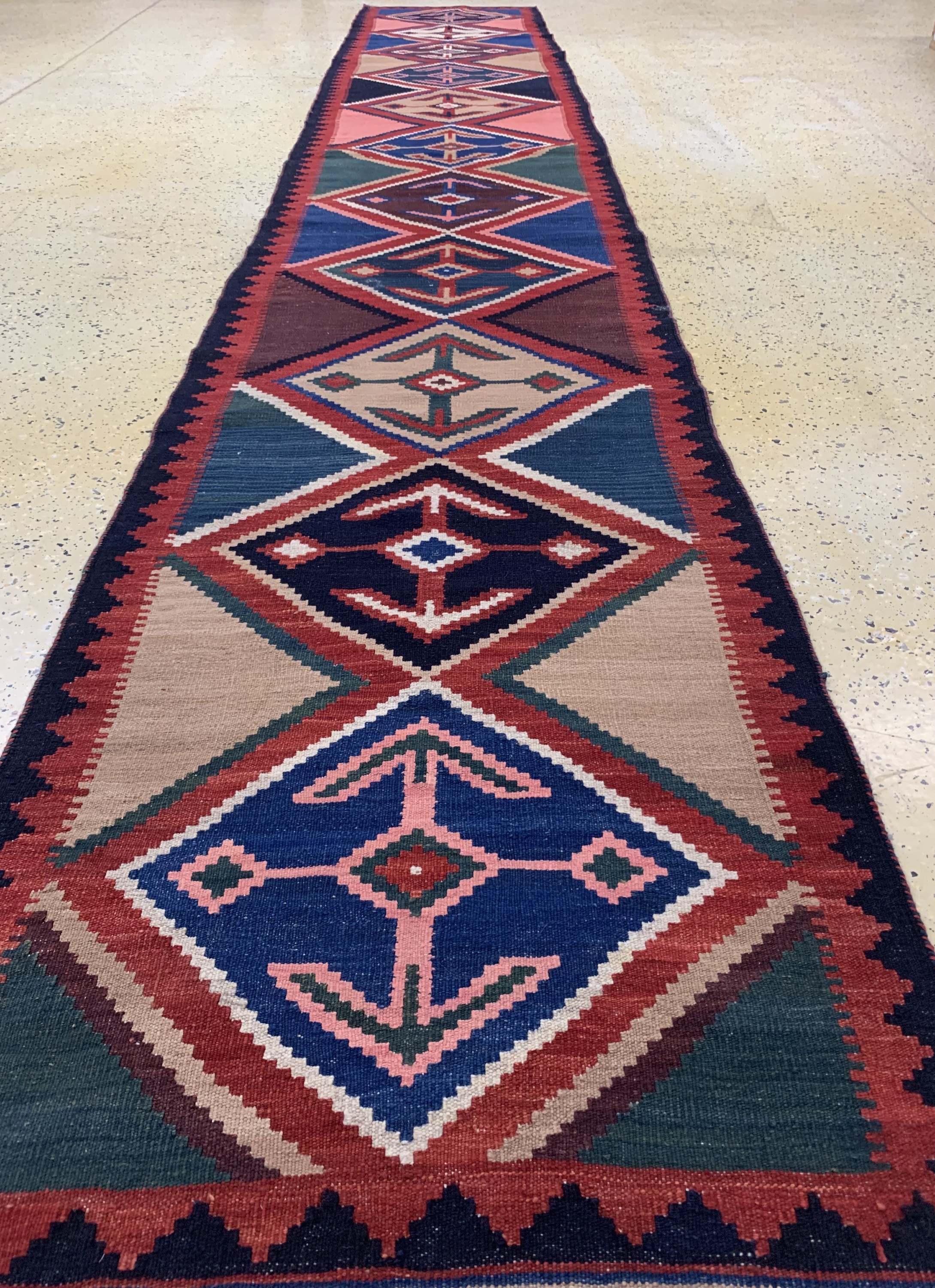 Detail e: Gabbeh Kelim"Galerie", Persien, ca. 50 Jahre, Wolle auf Wolle, ca. 520 x 82 cm, EHZ: 1-2