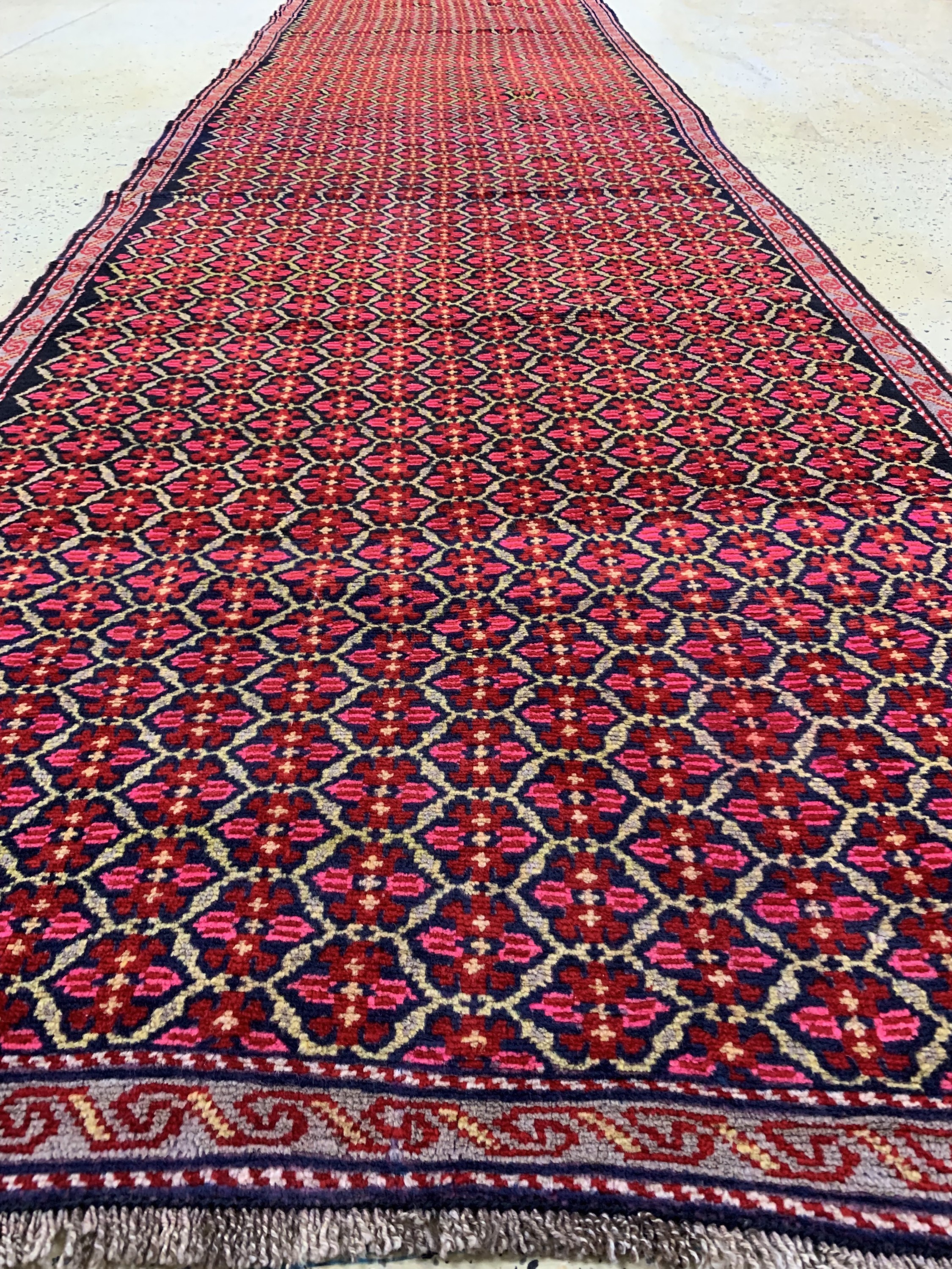 Detail c: Karabagh alt, Kaukasus, um 1940, Wolle auf Wolle, ca. 457 x 125 cm, EHZ: 2