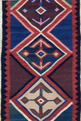 26727189d - Gabbeh Kilim#"Gallery#", Persia, approx. 50 years, wool on wool, approx. 520 x 82 cm, condition: 1-2. Rugs, Carpets & Flatweaves