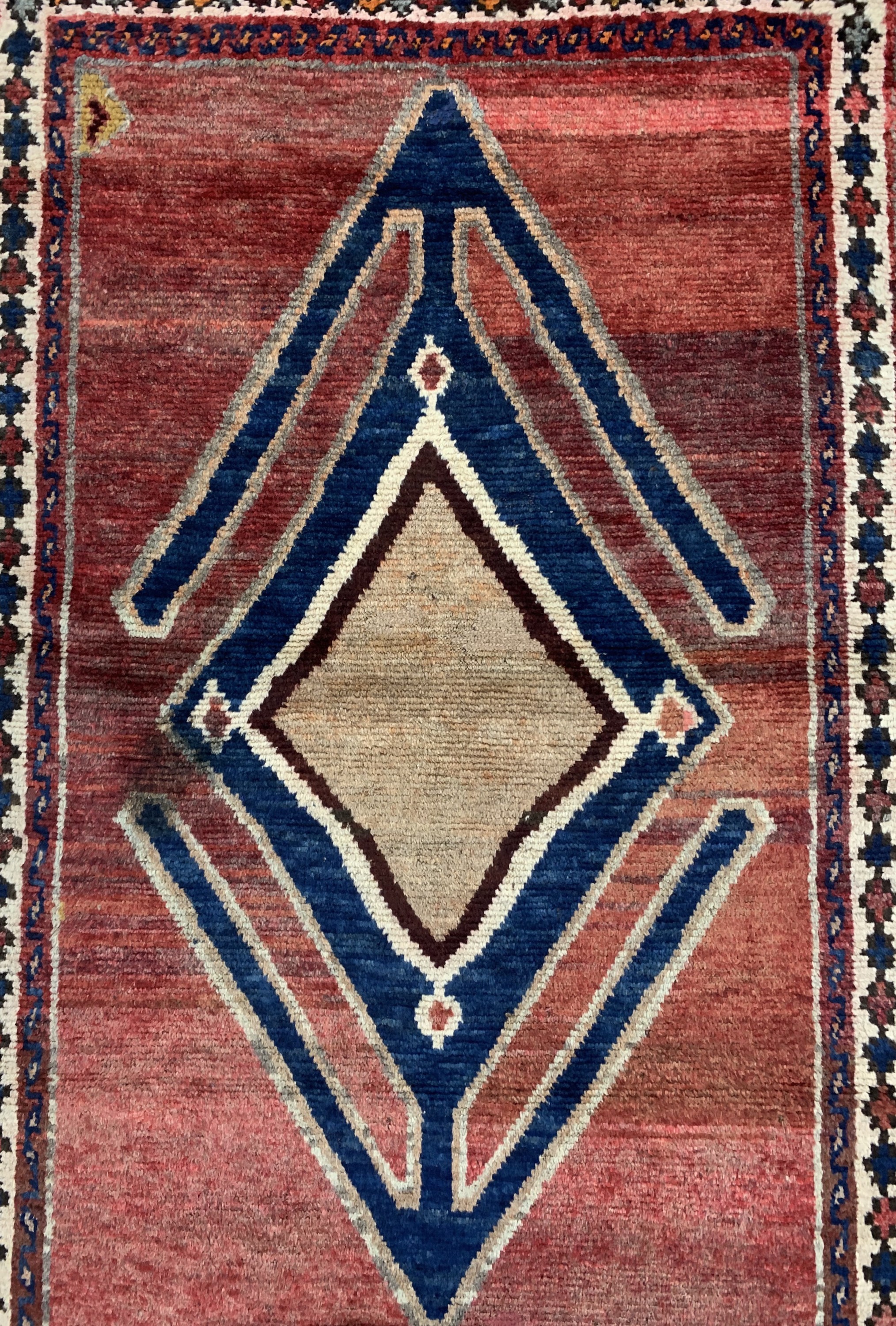 Detail b: Luri Gabbeh antik, Persien, um 1900, Wolle auf Wolle, ca. 230 x 116 cm, EHZ: 3, restauriert