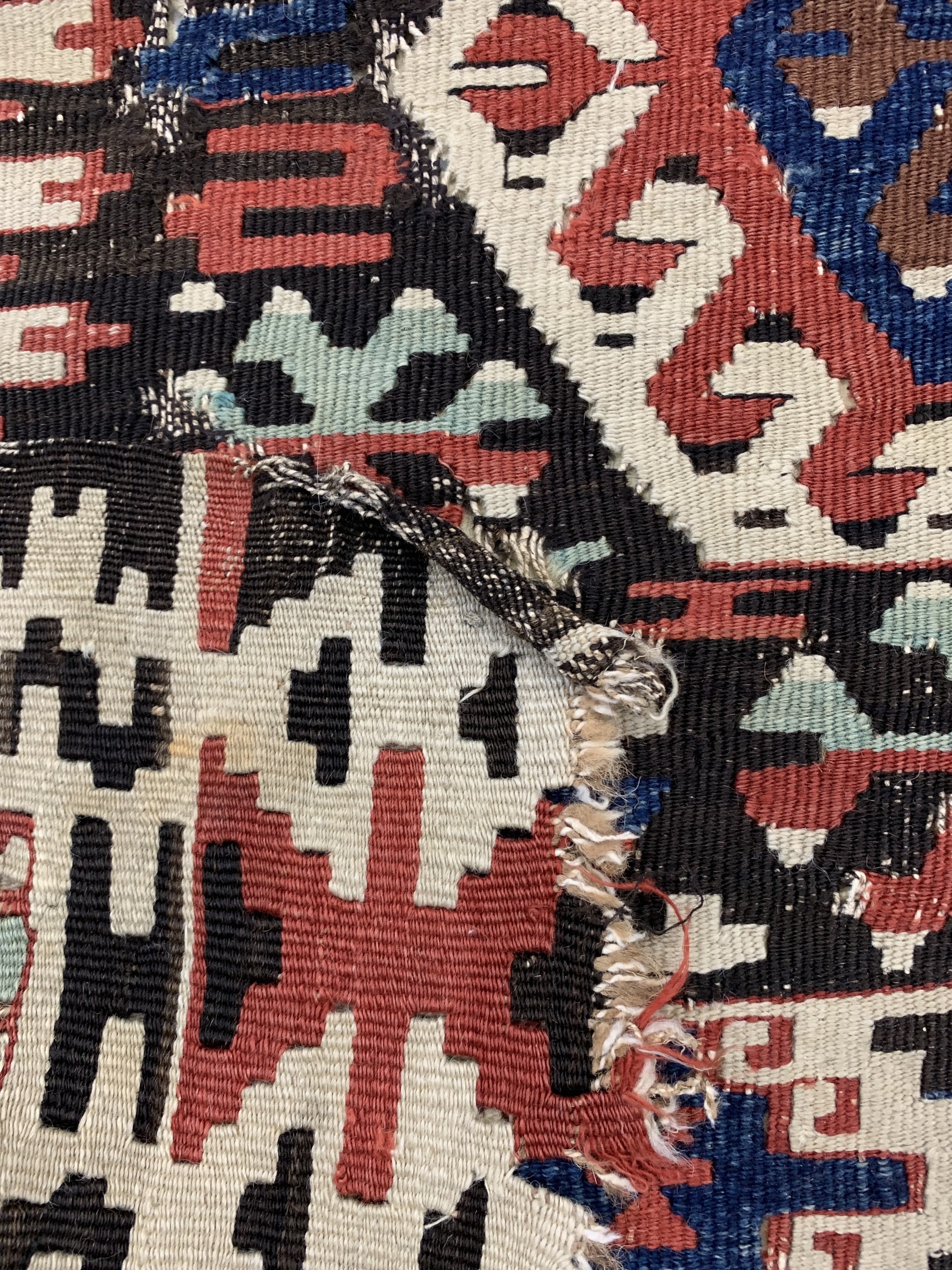 Detail e: Antiker Anatol Kelim, Türkei, 19.Jhd, Wolleauf Wolle, ca. 280 x 130 cm, EHZ: 4