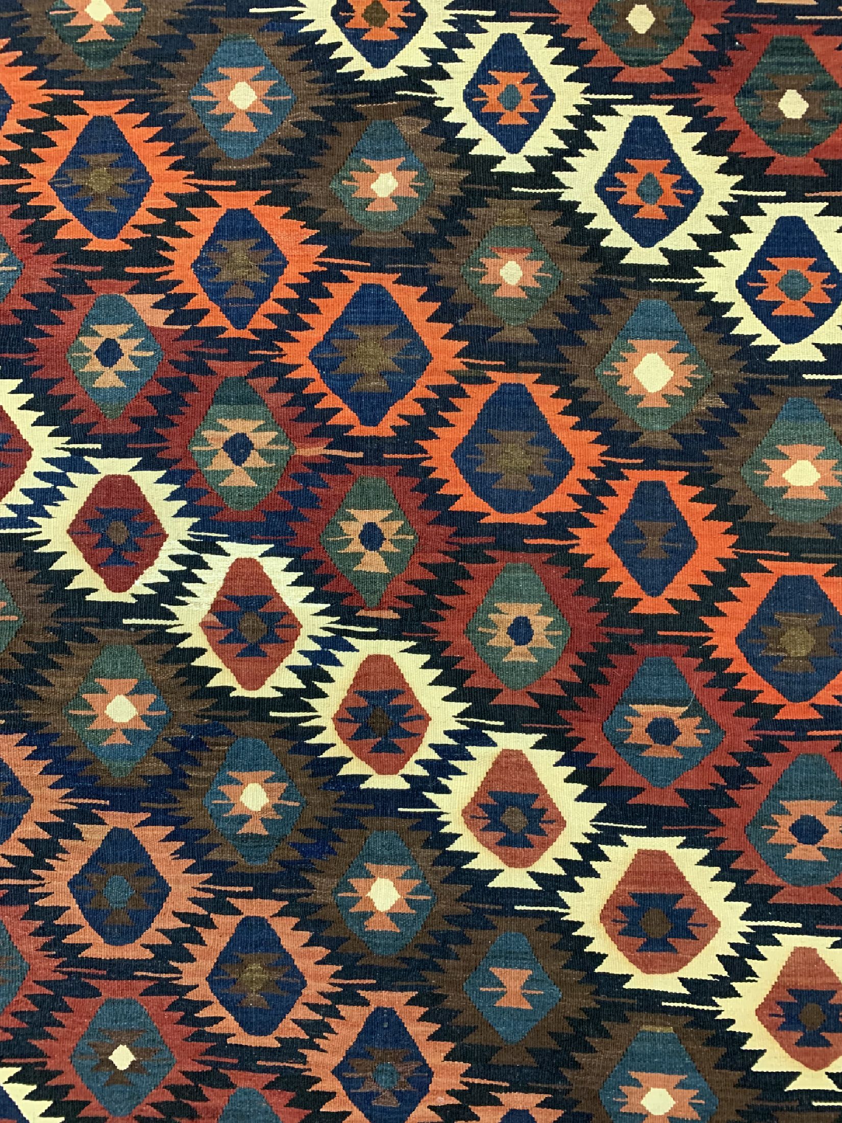 Detail b: Weramin Kelim antik, Persien, um 1900, Wolle auf Wolle, ca. 345 x 172 cm, EHZ: 1-2