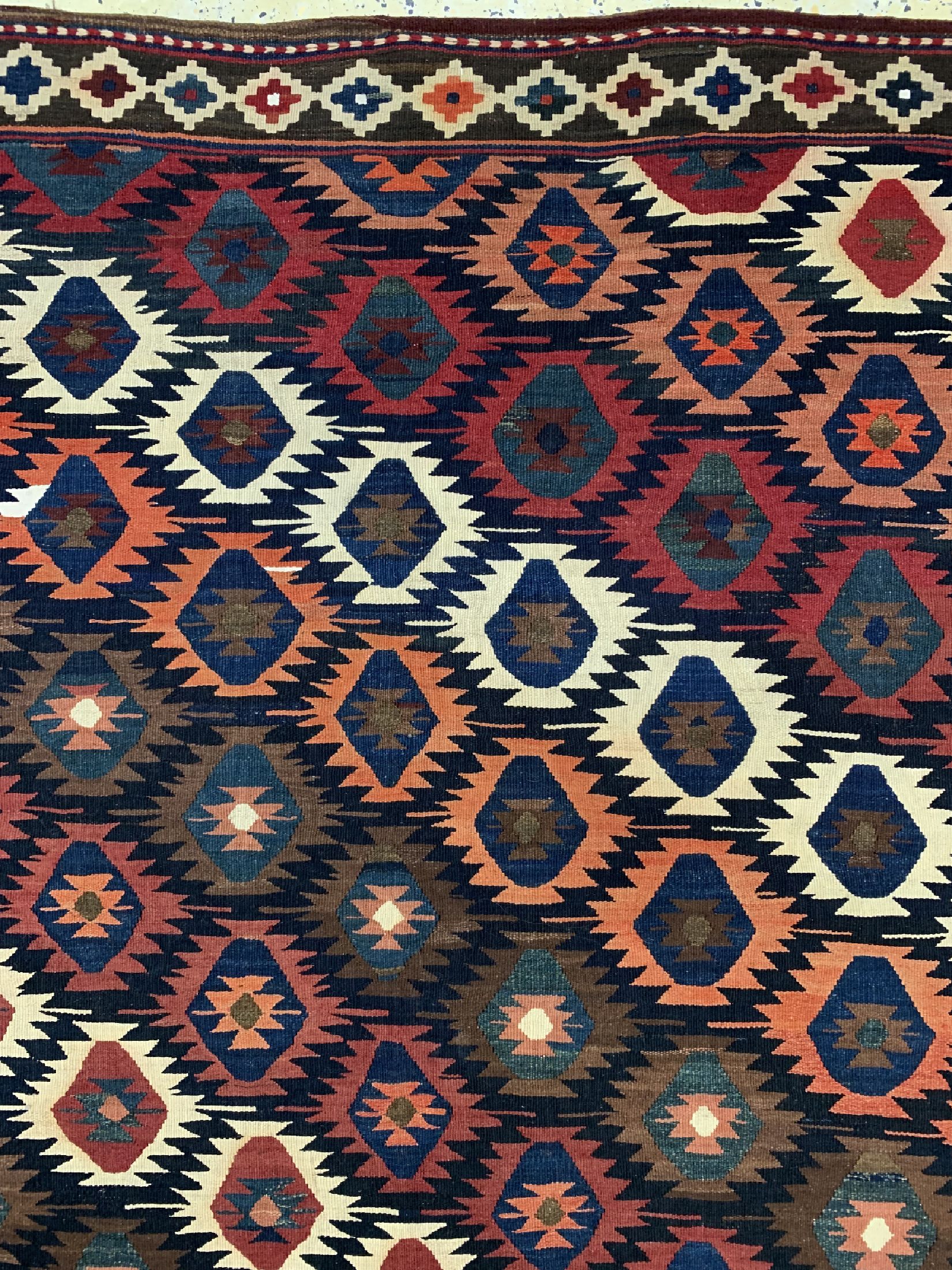Detail c: Weramin Kelim antik, Persien, um 1900, Wolle auf Wolle, ca. 345 x 172 cm, EHZ: 1-2