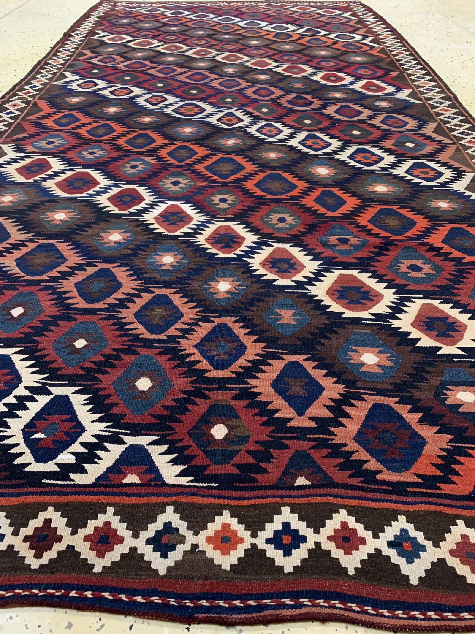 Detail d: Weramin Kelim antik, Persien, um 1900, Wolle auf Wolle, ca. 345 x 172 cm, EHZ: 1-2