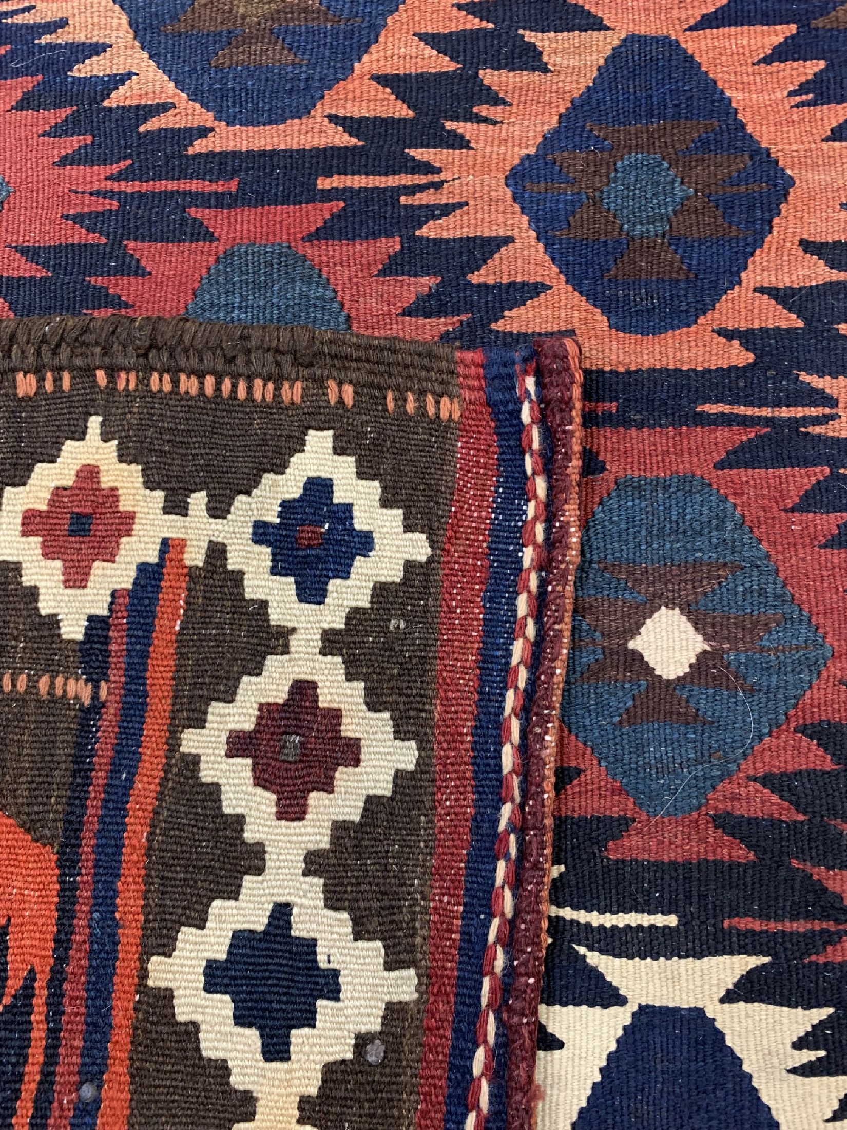 Detail e: Weramin Kelim antik, Persien, um 1900, Wolle auf Wolle, ca. 345 x 172 cm, EHZ: 1-2