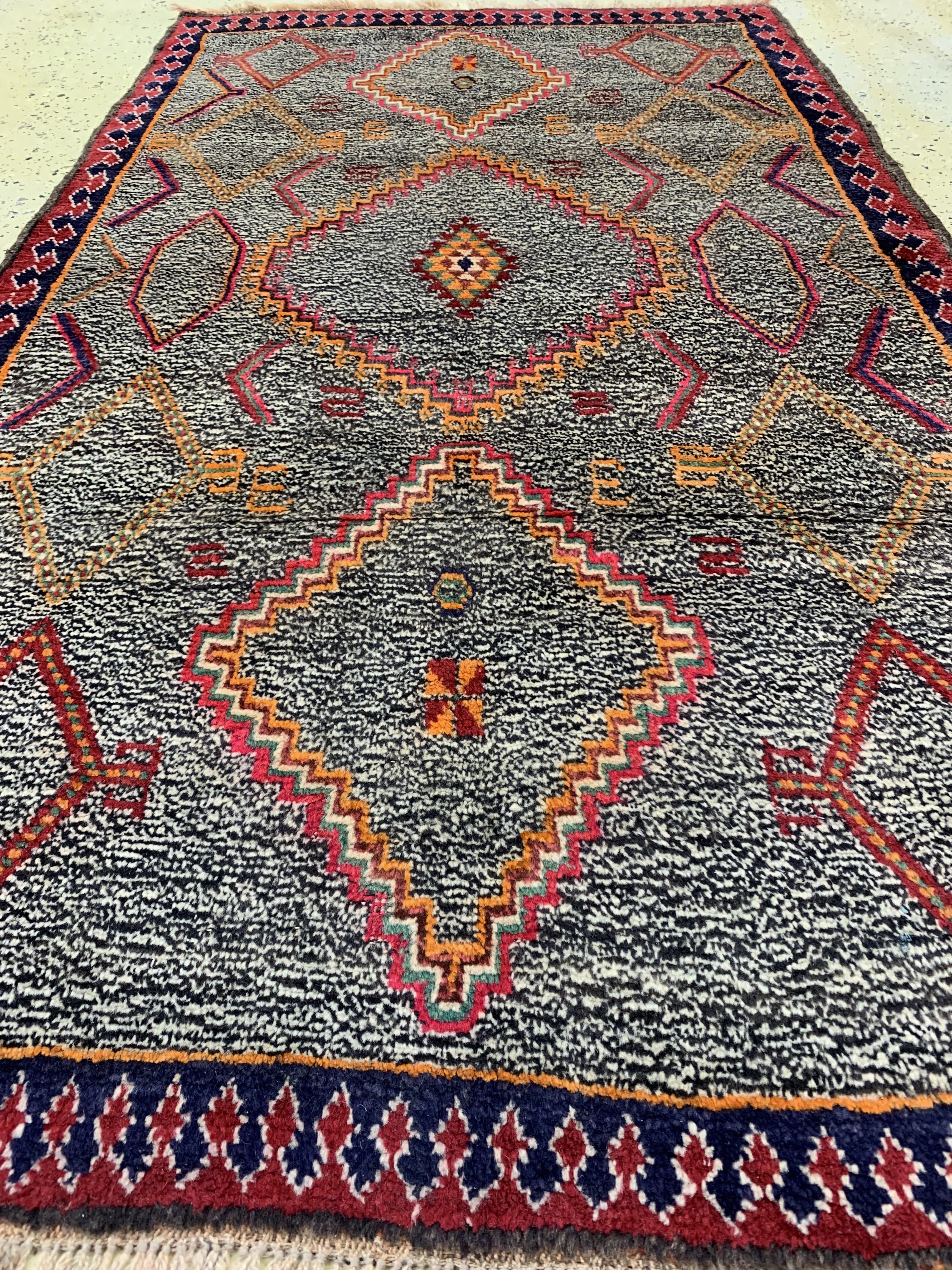 Detail c: Ghaschgai Gabbeh, Persien, um 1930, Wolle auf Wolle, ca. 198 x 112 cm, EHZ: 2