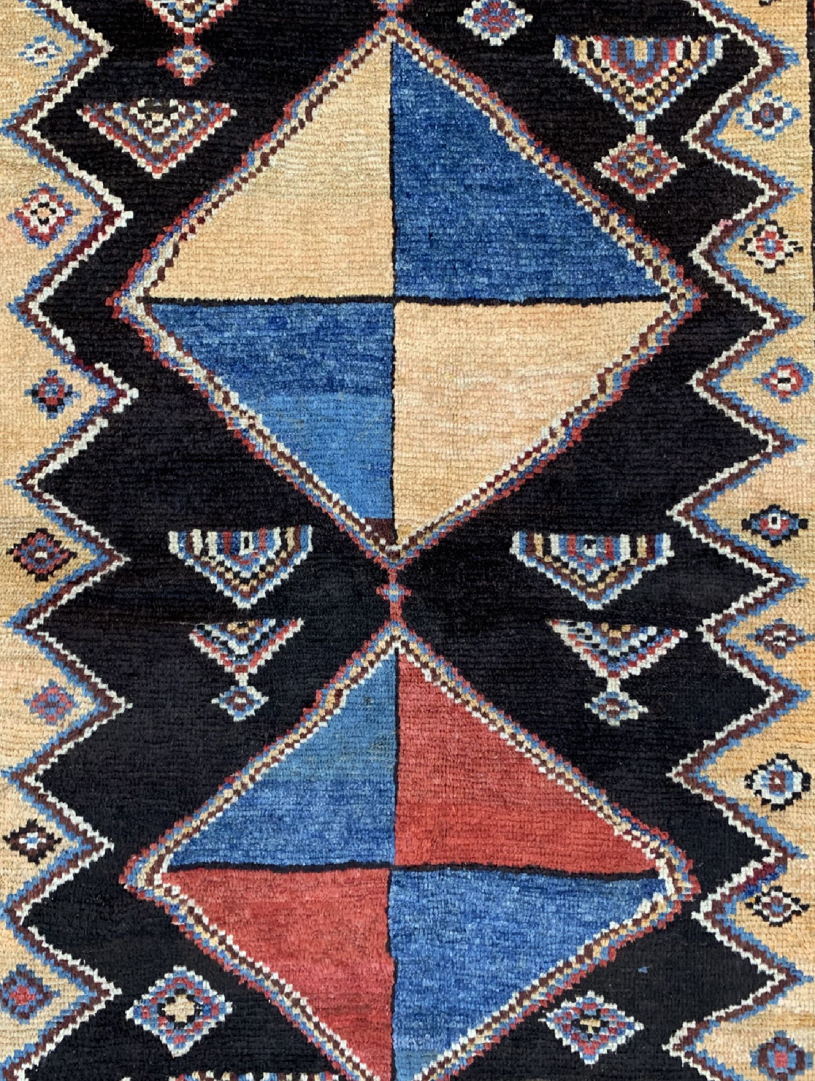 Detail c: Bachtiar-Gabbeh antik, Persien, um 1900, Wolle auf Baumwolle, ca. 270 x 152 cm, EHZ: 2-3