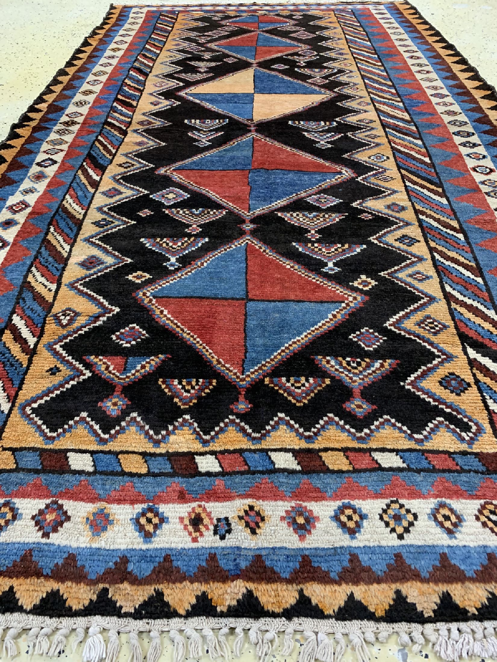 Detail d: Bachtiar-Gabbeh antik, Persien, um 1900, Wolle auf Baumwolle, ca. 270 x 152 cm, EHZ: 2-3
