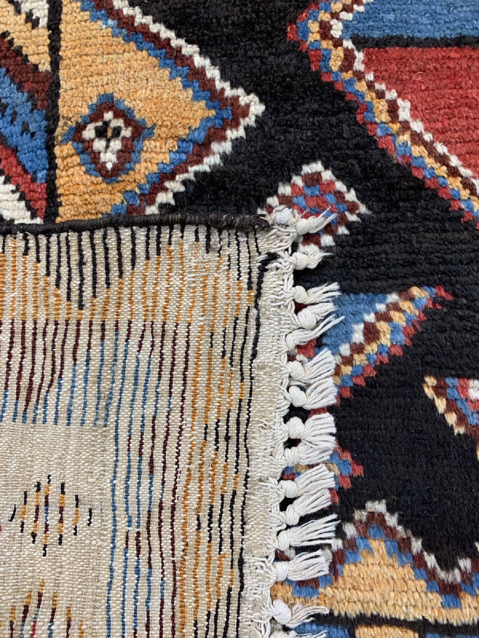 Detail e: Bachtiar-Gabbeh antik, Persien, um 1900, Wolle auf Baumwolle, ca. 270 x 152 cm, EHZ: 2-3