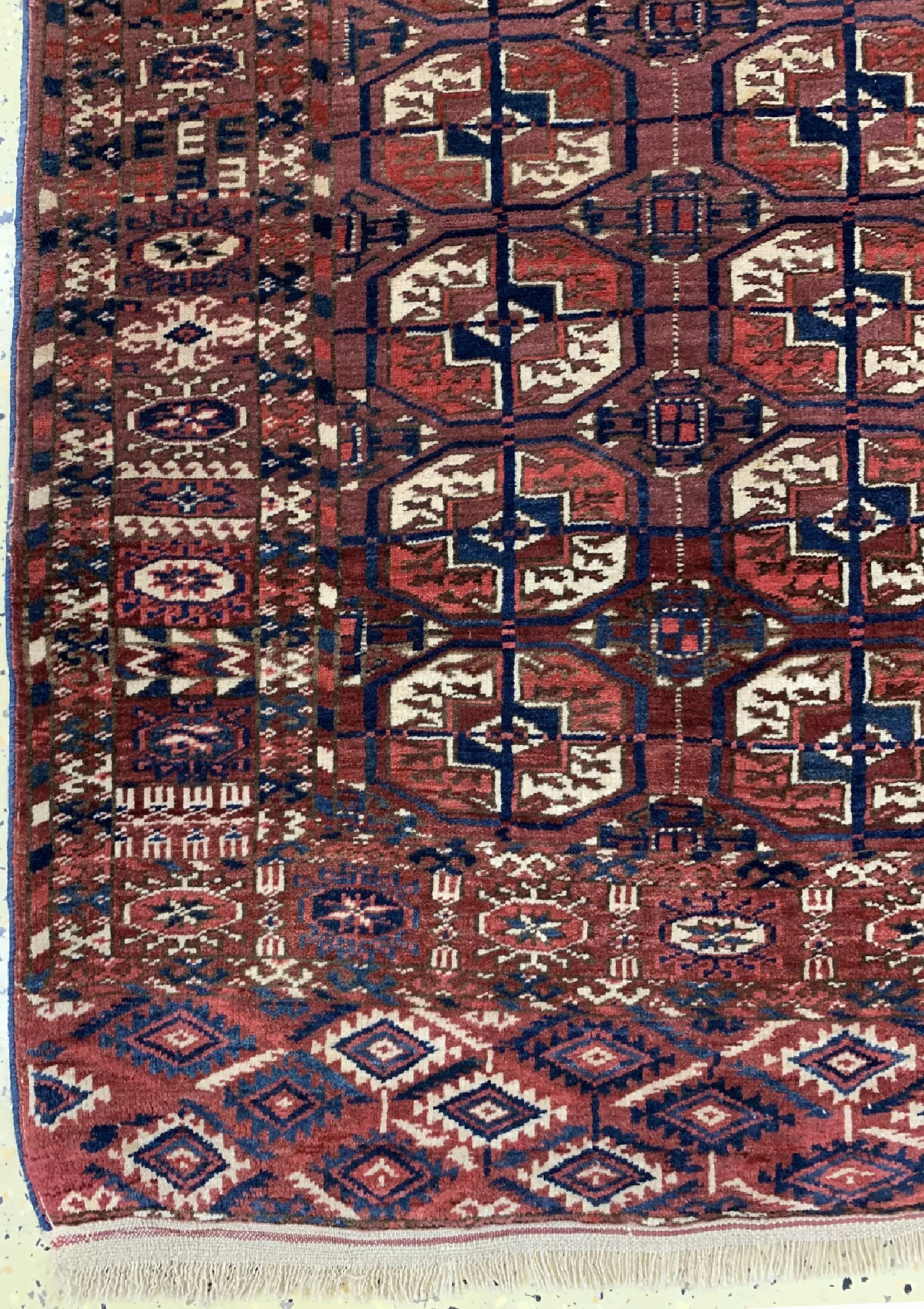 Detail b: Tekke Herdteppich antik, Turkmenistan, um 1900, Wolle auf Wolle, ca. 110 x 115 cm, EHZ: 2