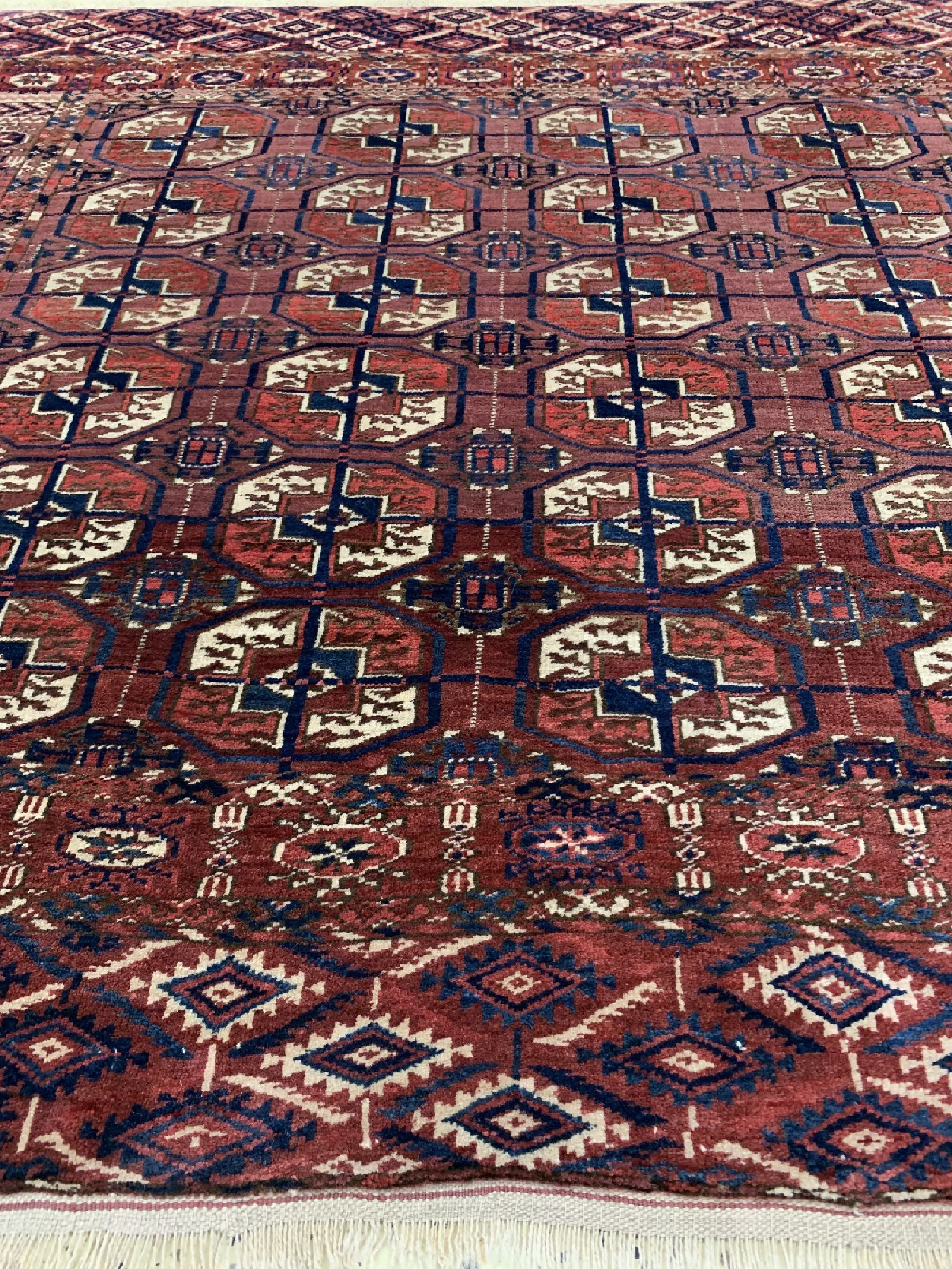 Detail d: Tekke Herdteppich antik, Turkmenistan, um 1900, Wolle auf Wolle, ca. 110 x 115 cm, EHZ: 2