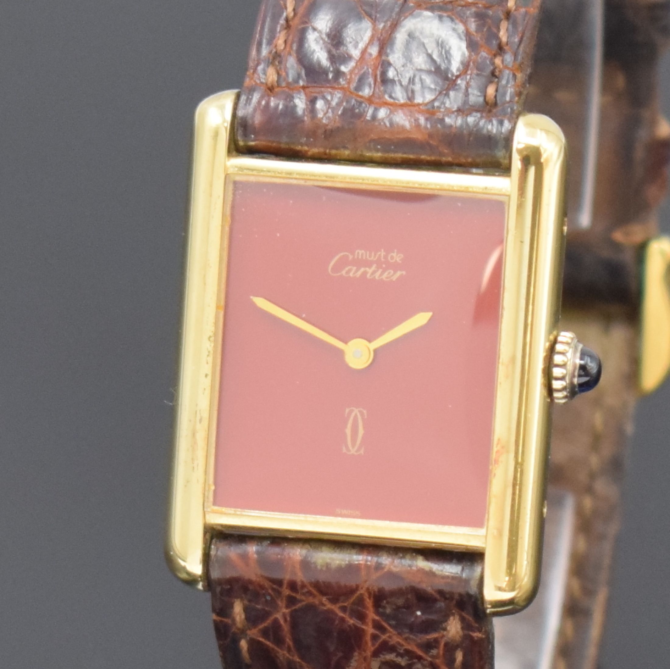 Detail a: CARTIER Damenarmbanduhr Modellserie Tank, Handaufzug, Schweiz um 1980, verg. Sterlingsilbergeh. inkl. orig. Lederband m. verg. Dornschl., Boden ...
