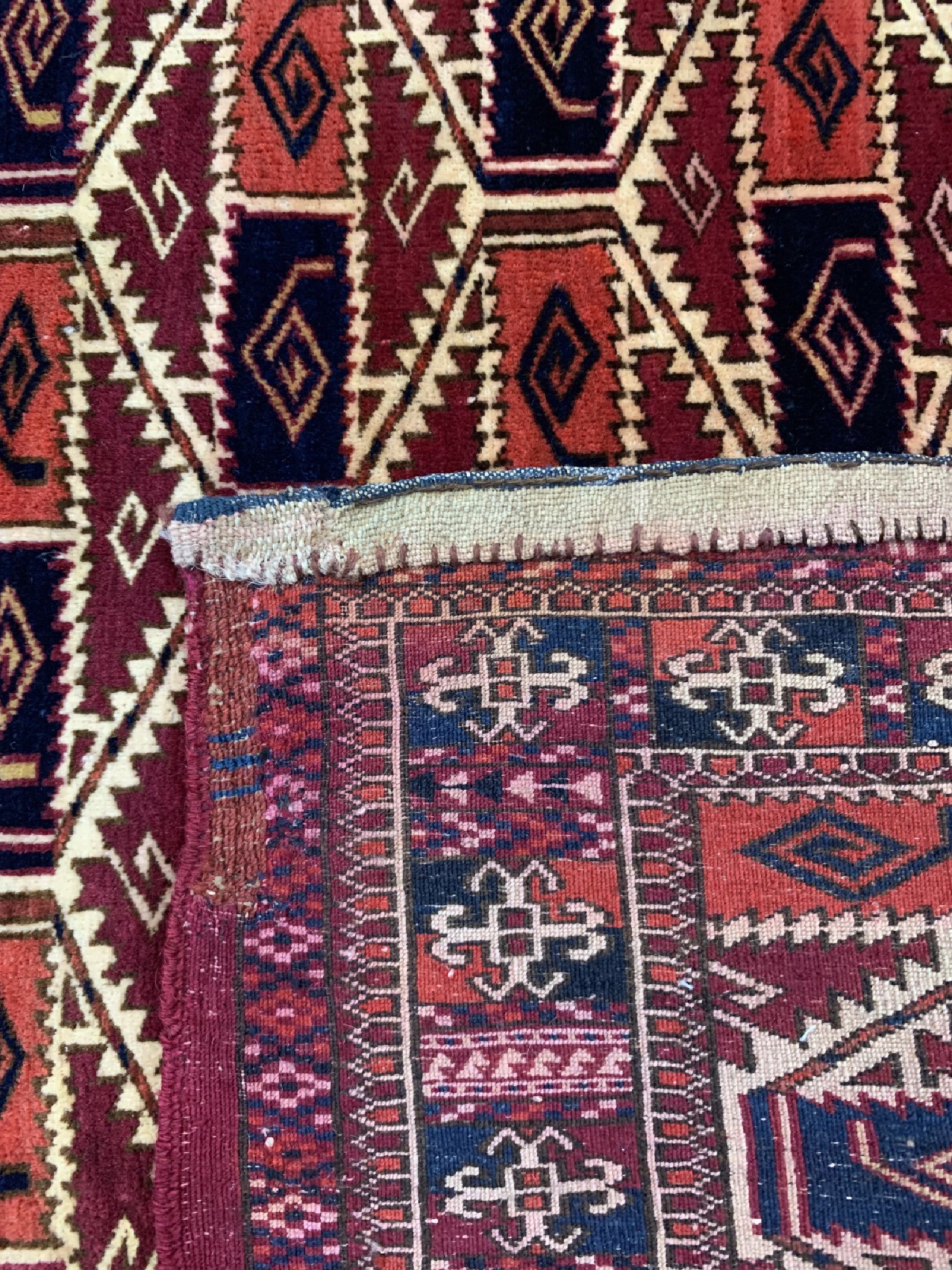 Detail e: Tekke Tschowal antik, Turkmenistan, 19.Jhd,Wolle auf Wolle, ca. 134 x 67 cm, EHZ: 3