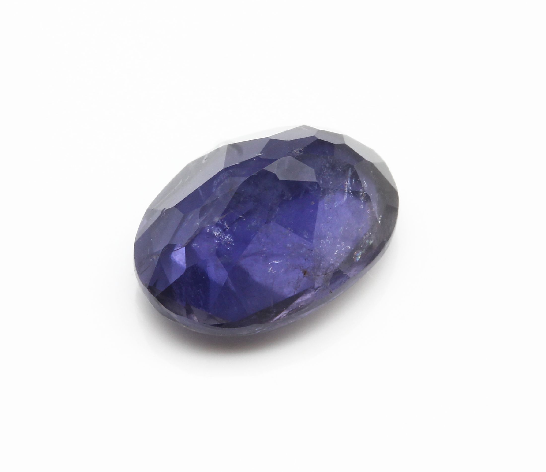 Detail a: Loser Iolith, ca. 5.35 ct, ovalfacett.