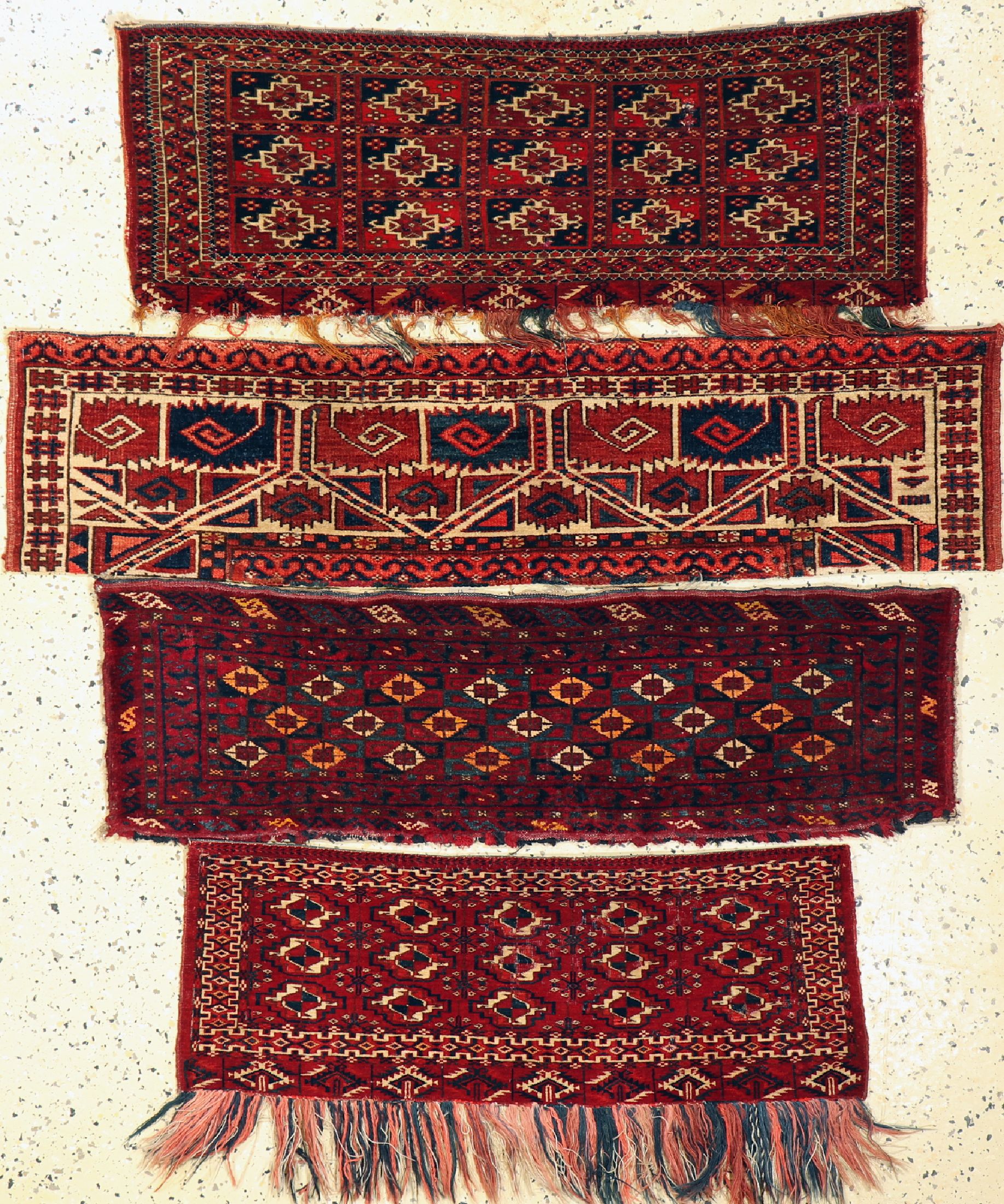 Konvolut 4 Torba antik, Turkmenistan, um 1900, Wolle auf Wolle, ca. 117 x 30 cm, EHZ: 3-4