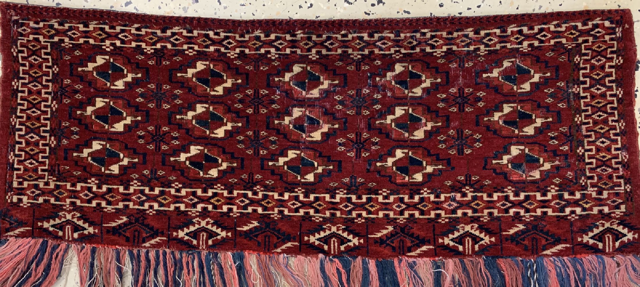 Detail g: Konvolut 4 Torba antik, Turkmenistan, um 1900, Wolle auf Wolle, ca. 117 x 30 cm, EHZ: 3-4