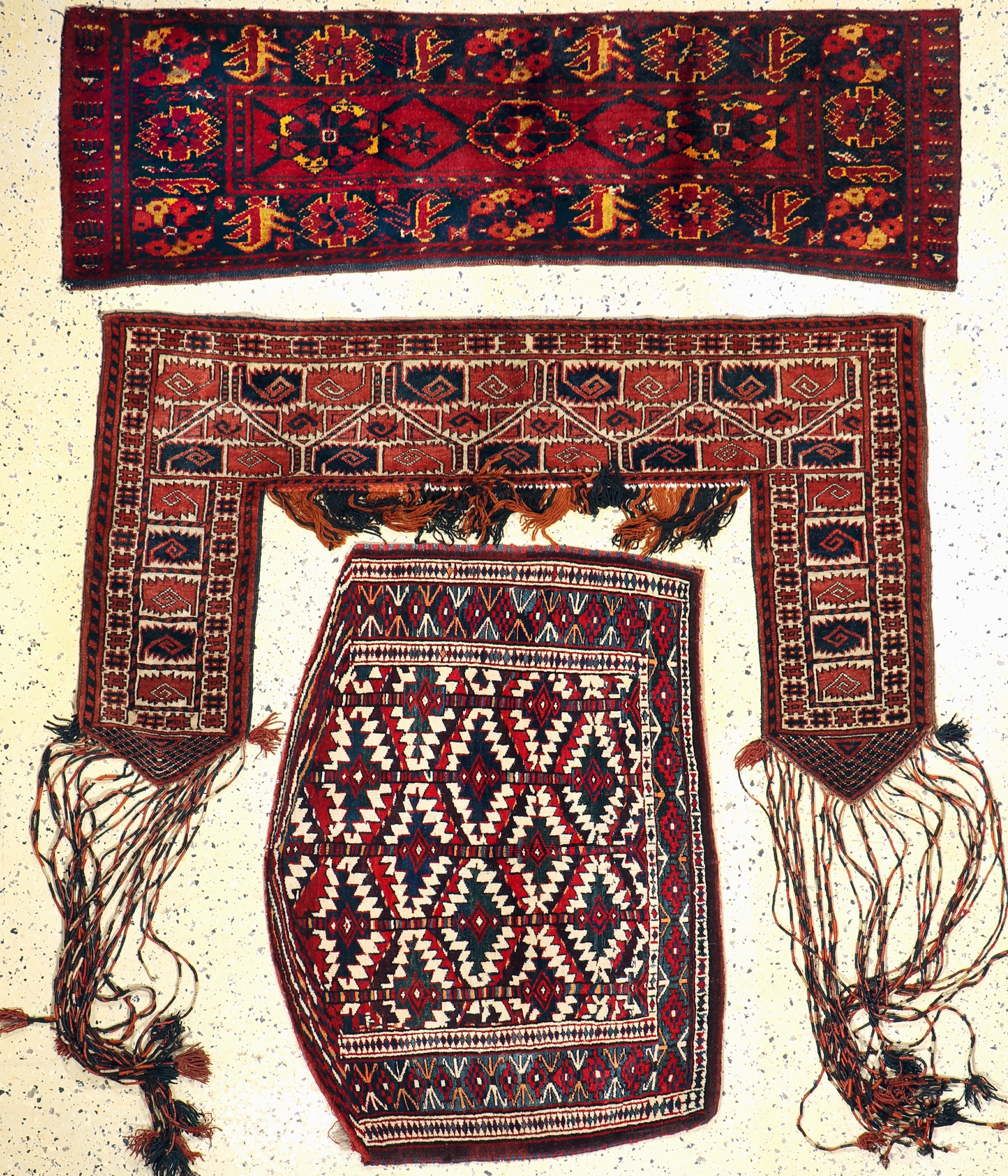 Konvolut aus Beschir Djowal, ca. 160 x 44 cm , Kapunuk, ca. 136 x 75 cm, Yomud Asmalyk, ca 109 x 76 cm, Turkmenistan, um 1920-1940, Wolle auf Wolle, ...