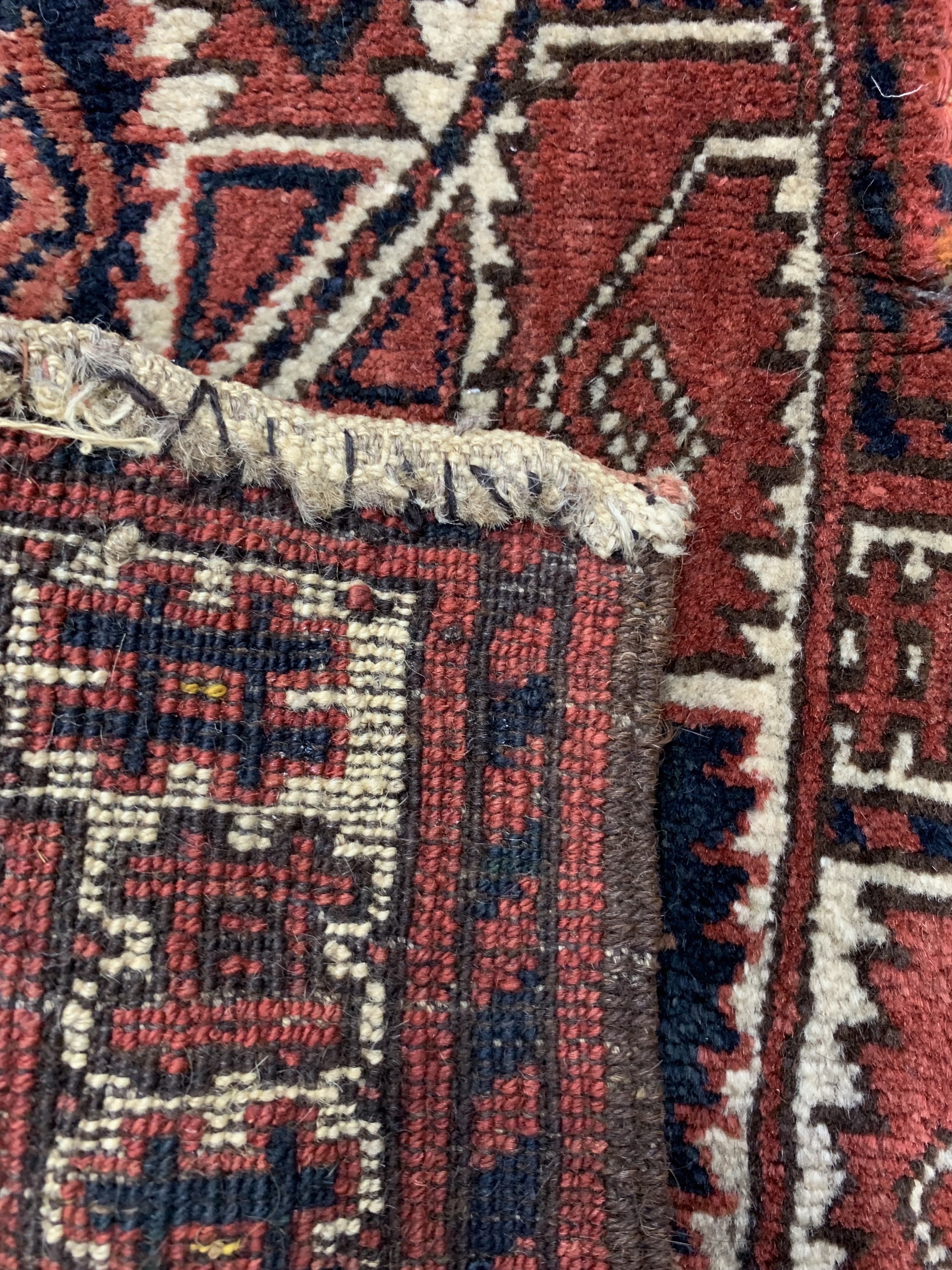 Detail e: Konvolut aus Beschir Djowal, ca. 160 x 44 cm , Kapunuk, ca. 136 x 75 cm, Yomud Asmalyk, ca 109 x 76 cm, Turkmenistan, um 1920-1940, Wolle auf Wolle, ...