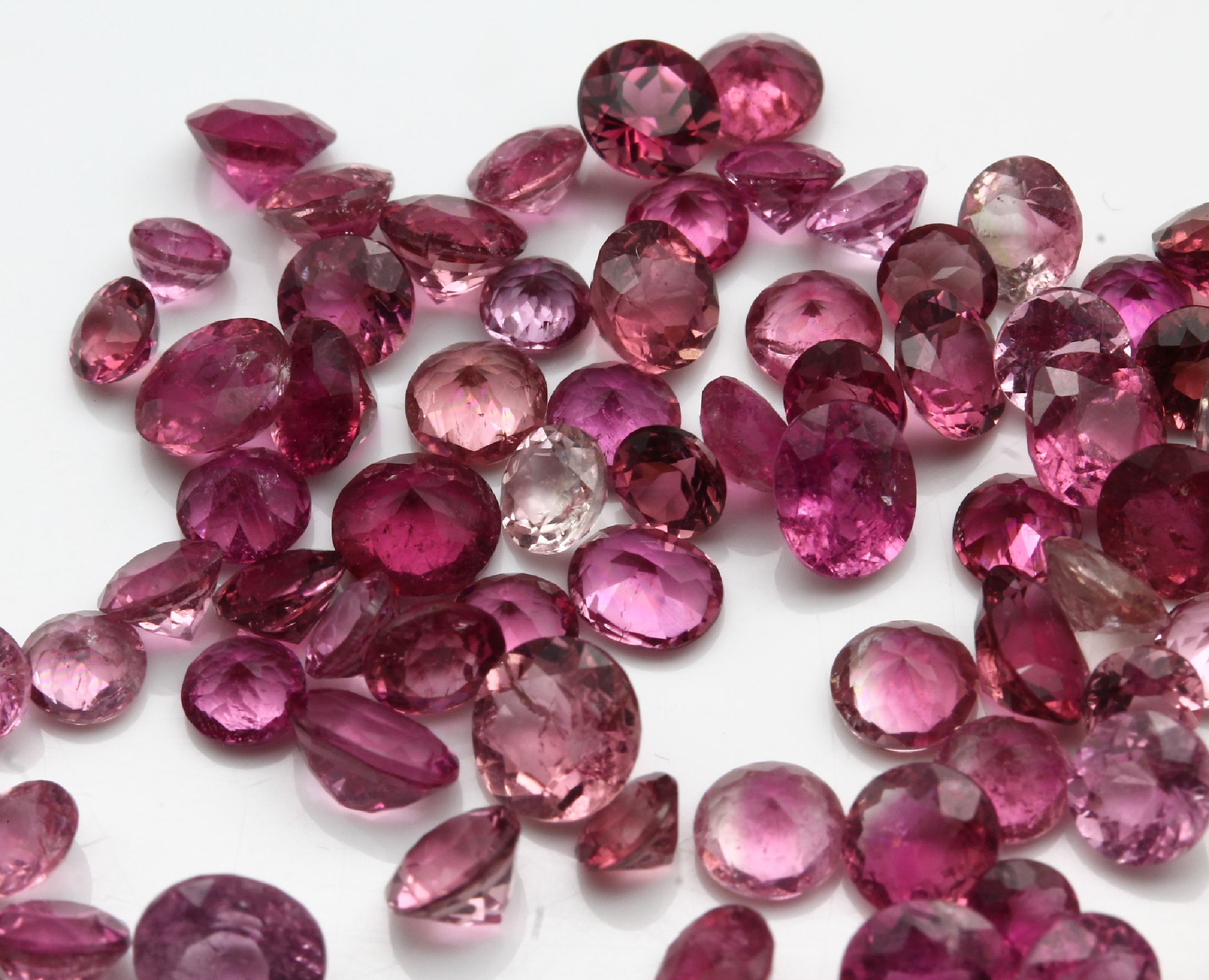 Detail a: Lot lose Turmaline, ca. 27.17 ct, versch. Schliffformen, Farben und Größen