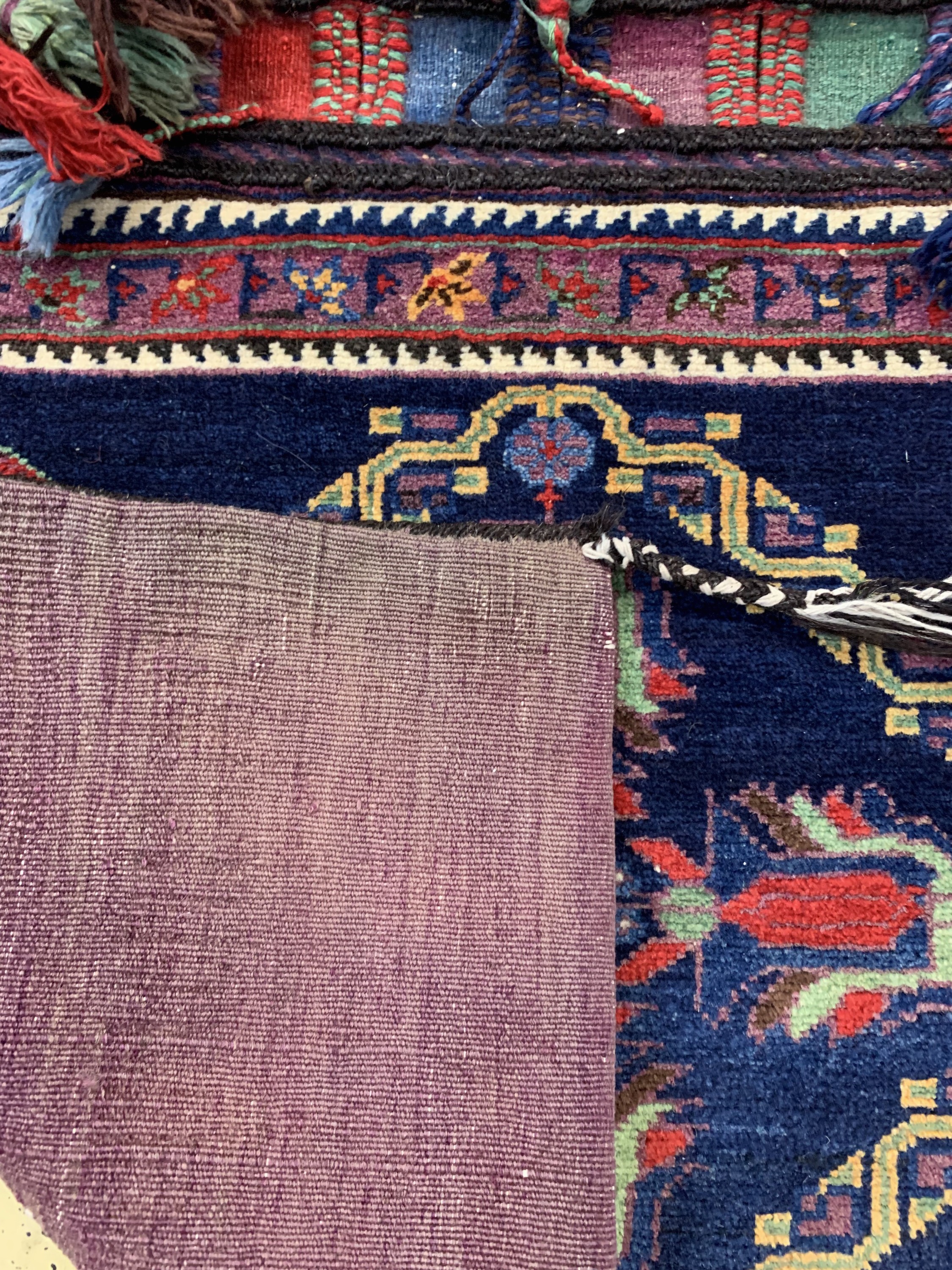 Detail b: Konvolut aus Taschenfront & Doppeltaschen, Persien, um 1920/1930, Wolle auf Baumwolle, ca. 117 x 70 cm, EHZ: 2-3
