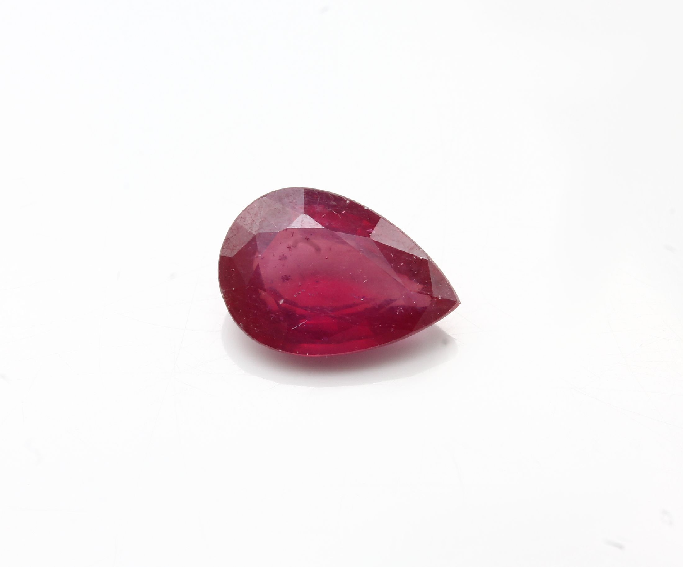 Detail a: Lot 3 lose Rubine, ca. 18.17 ct, oval und tropfenf. facett., reinheits- und farbbeh.