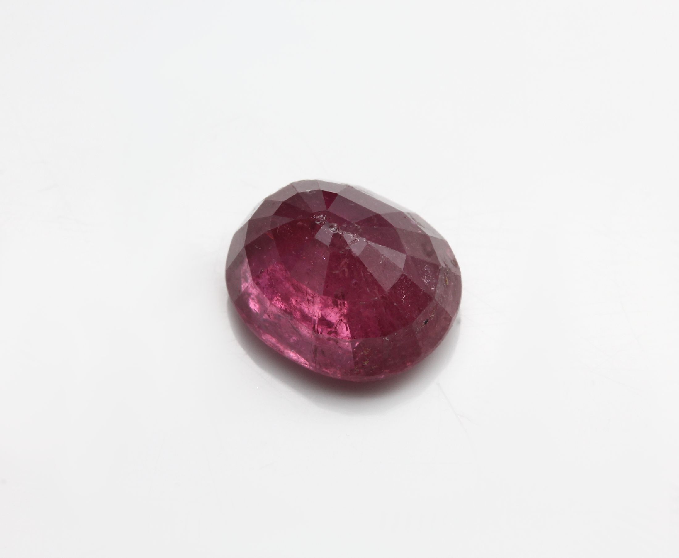 Detail b: Lot 3 lose Rubine, ca. 18.17 ct, oval und tropfenf. facett., reinheits- und farbbeh.