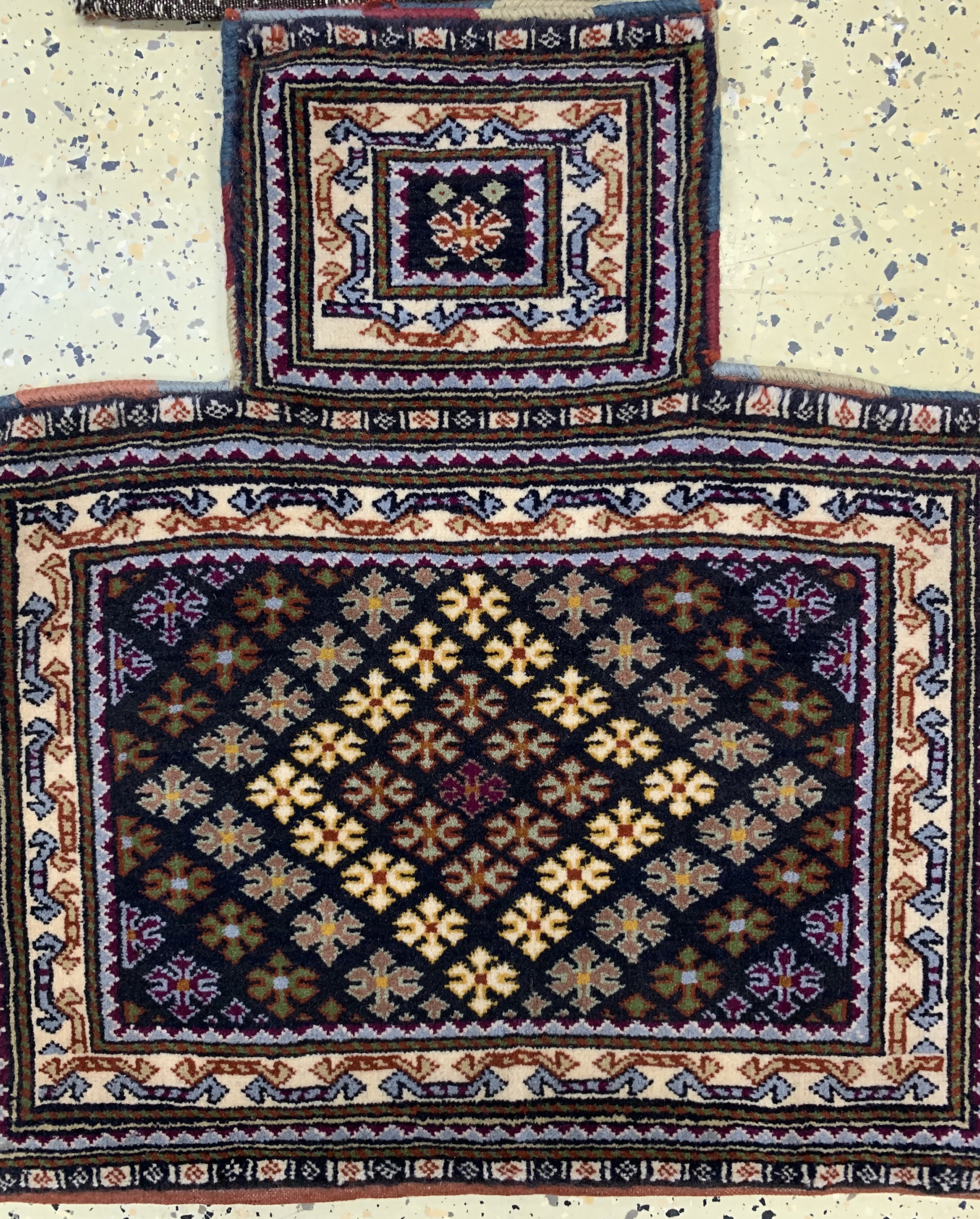 Detail c: Konvolut 3 Salztaschen, Persien, um 1930/1940, Wolle auf Wolle, ca. 65 x 58 cm, EHZ: 2