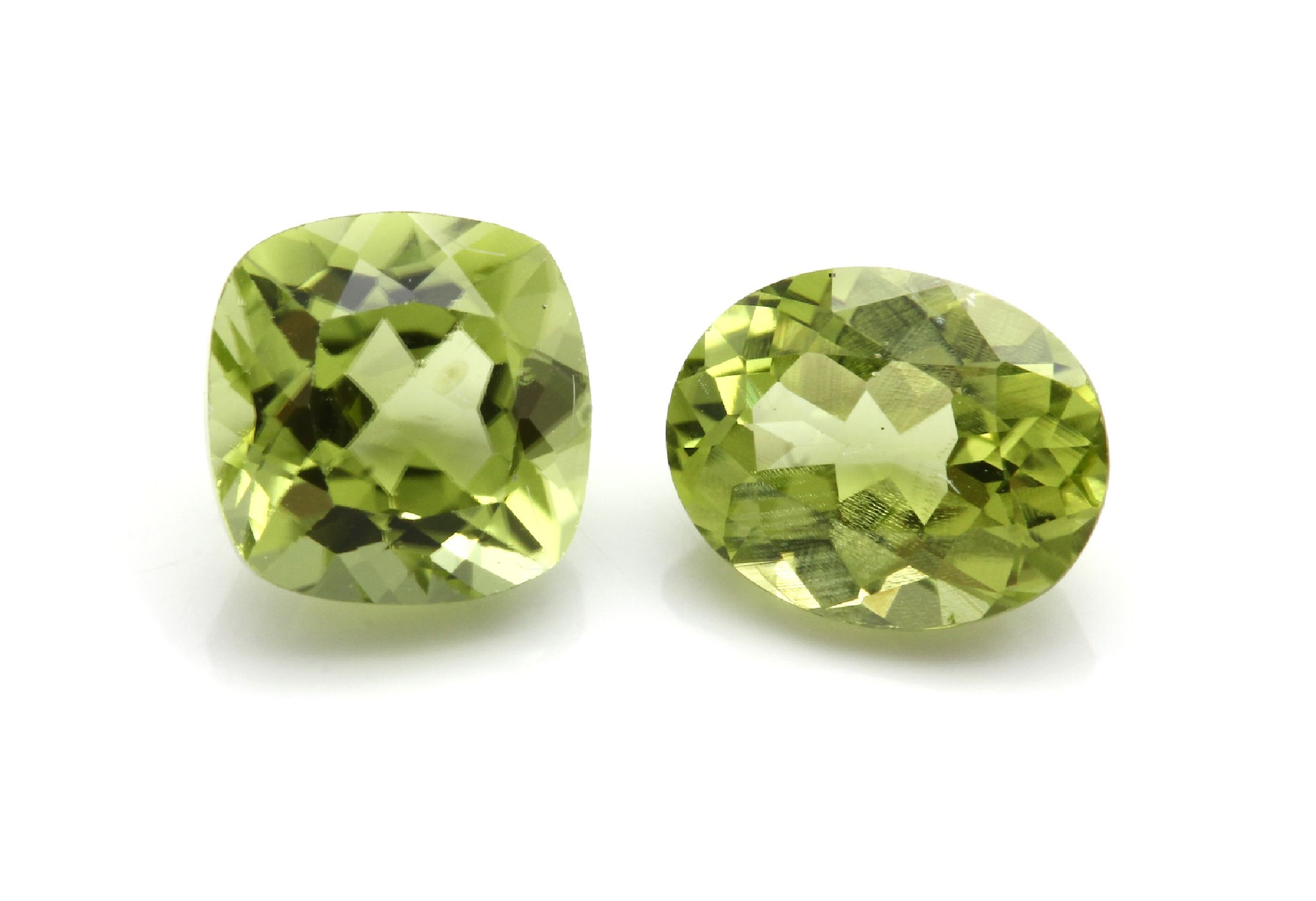 Detail a: Lot 20 lose Peridots, ca. 22.26 ct, versch.Schliffformen und Größen
